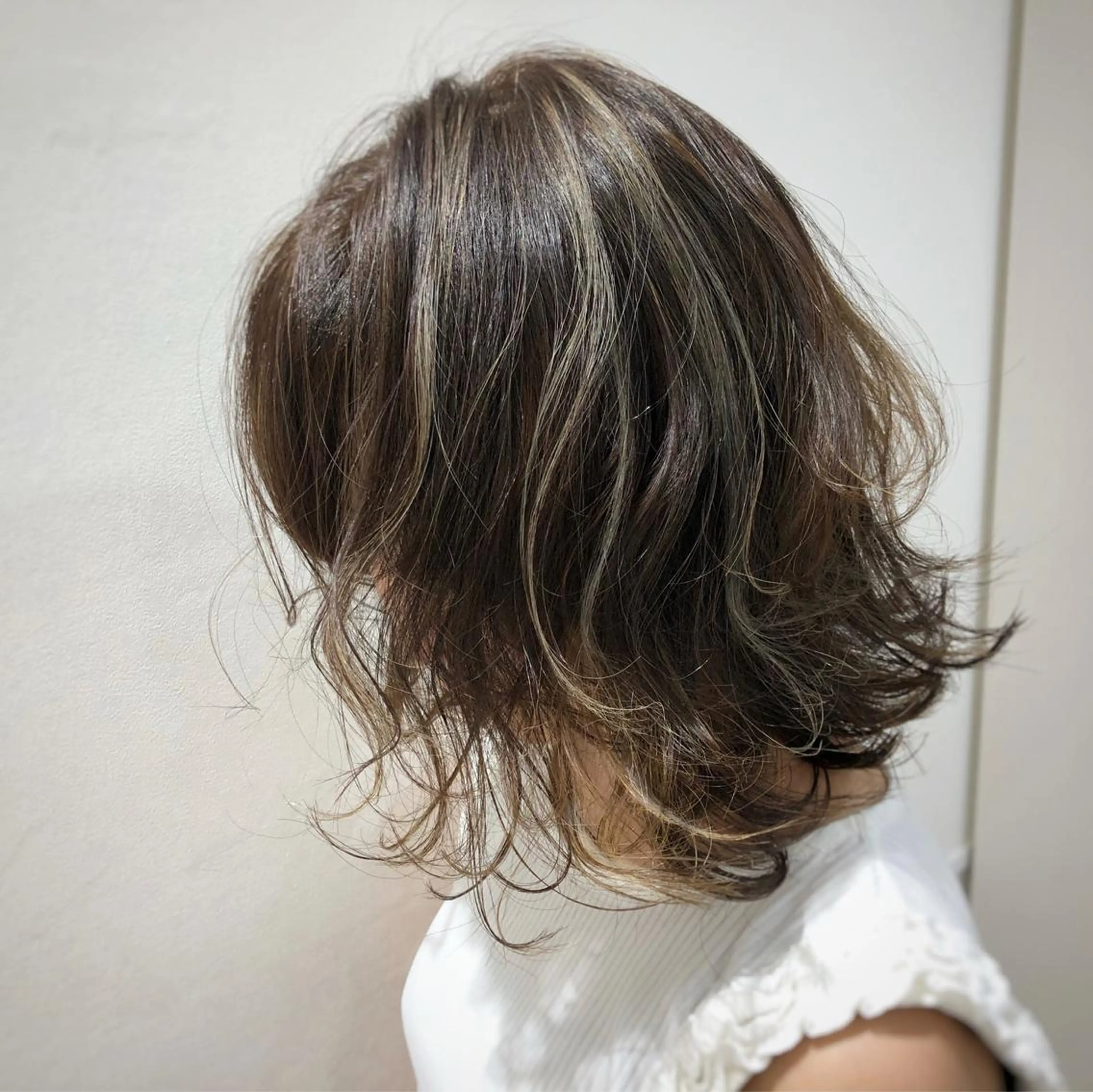 ミディアム ボブ ハイライト 外ハネヘア ノアヘアデザイン町田店所属・ショートヘア特化 mayaのヘアスタイル