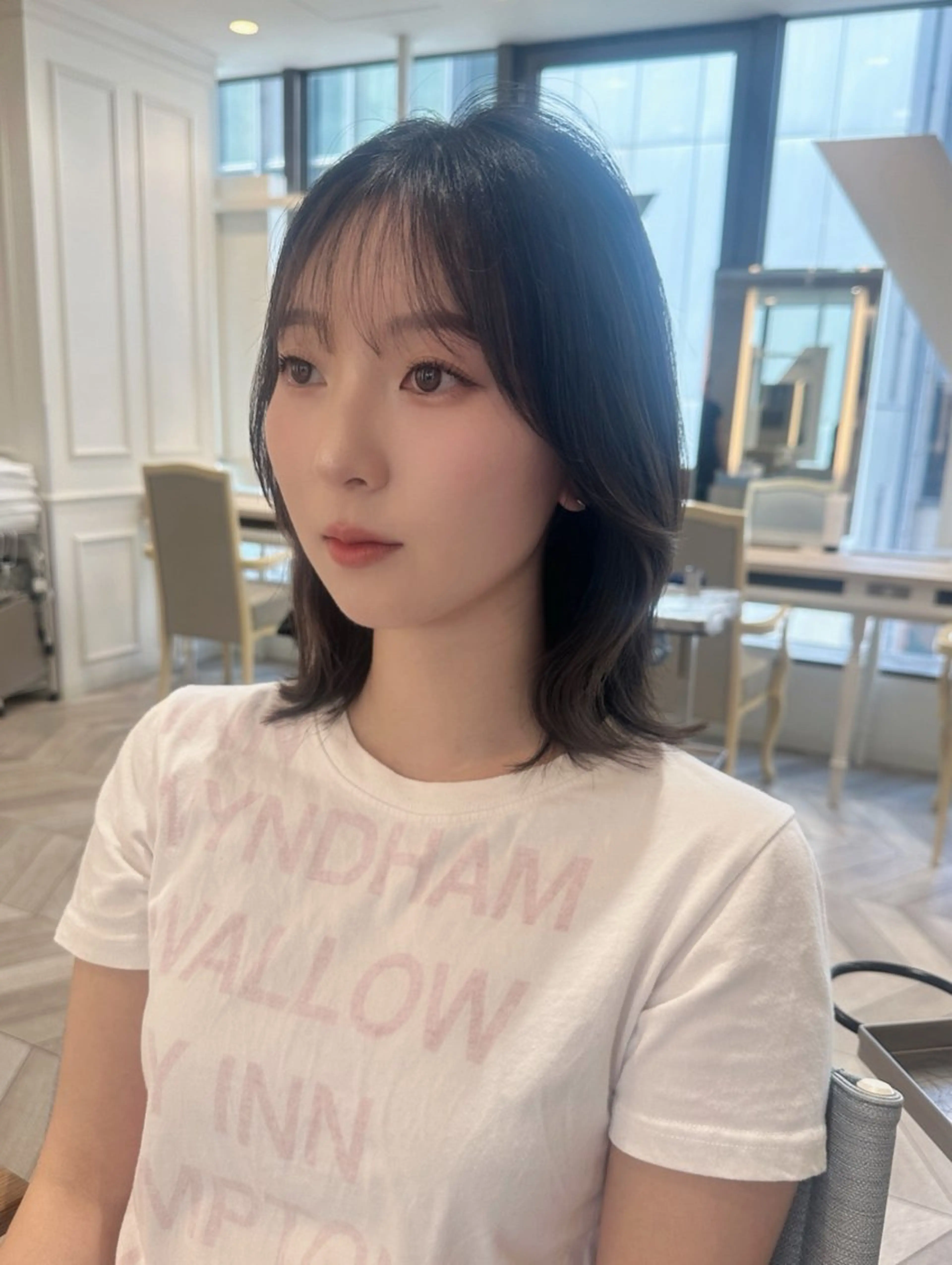 ミディアム カット トリートメント ベージュ/インナー カラー🤍Rieのヘアスタイル