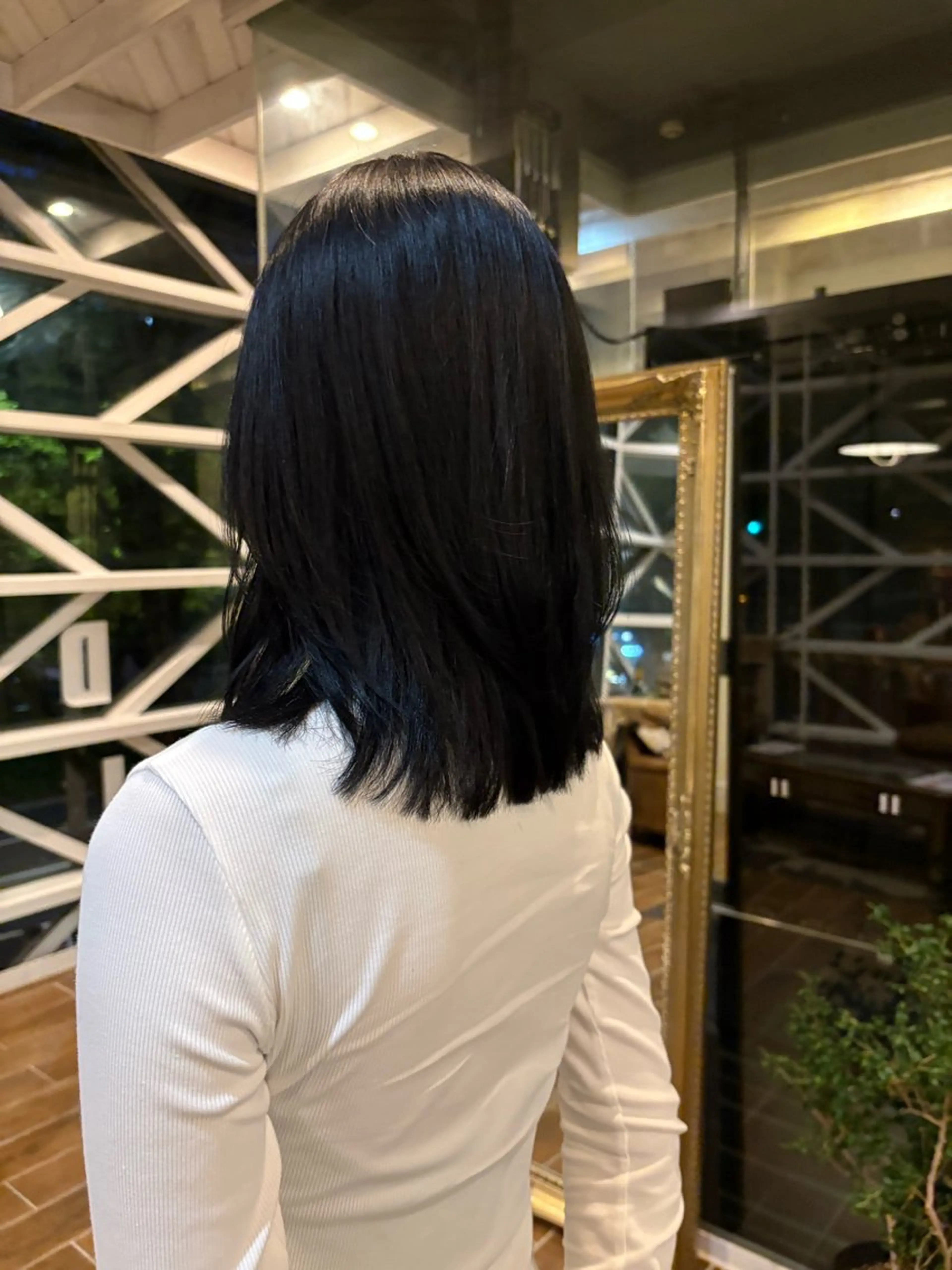 ミディアム カット ヘアカラー 縮毛矯正 松野 心音のヘアスタイル