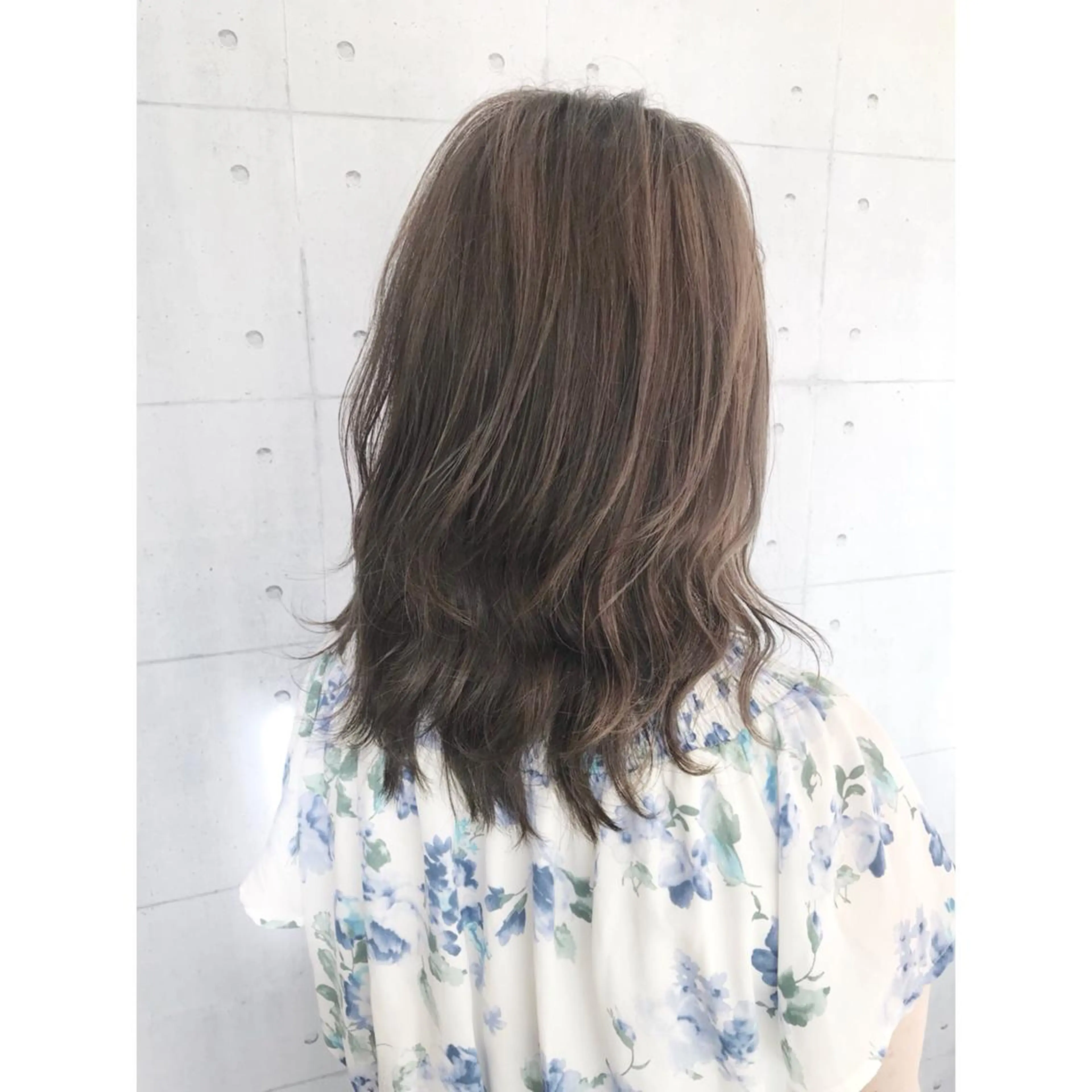 ミディアム カラー アッシュ イルミナカラー カット ヘアカラー トリートメント 高木 麻知子のヘアスタイル