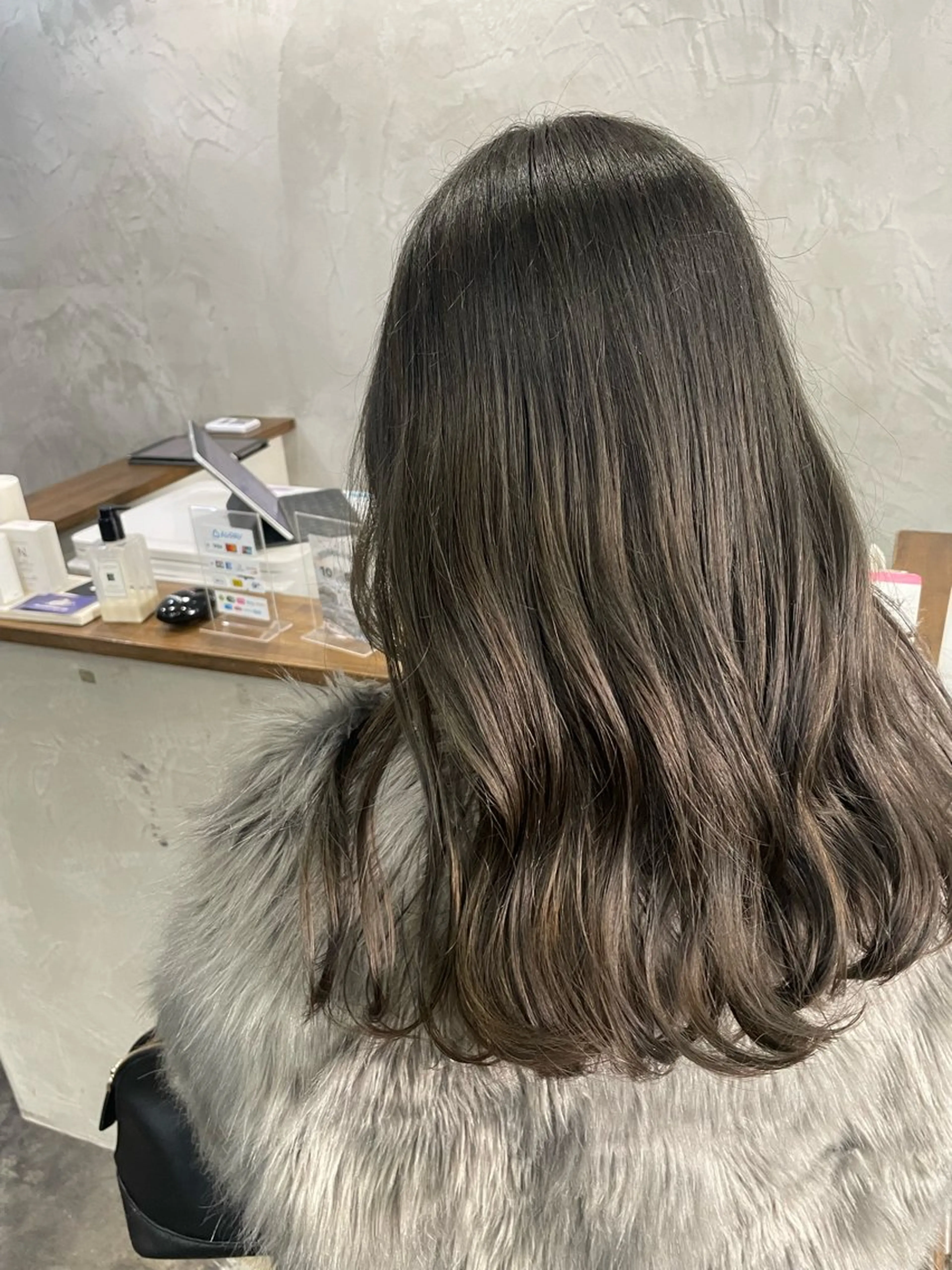 カラー グラデーションカラー グレージュ オリーブグレージュ オリーブグレー ヘアカラー MaisonHALU さくらのヘアスタイル