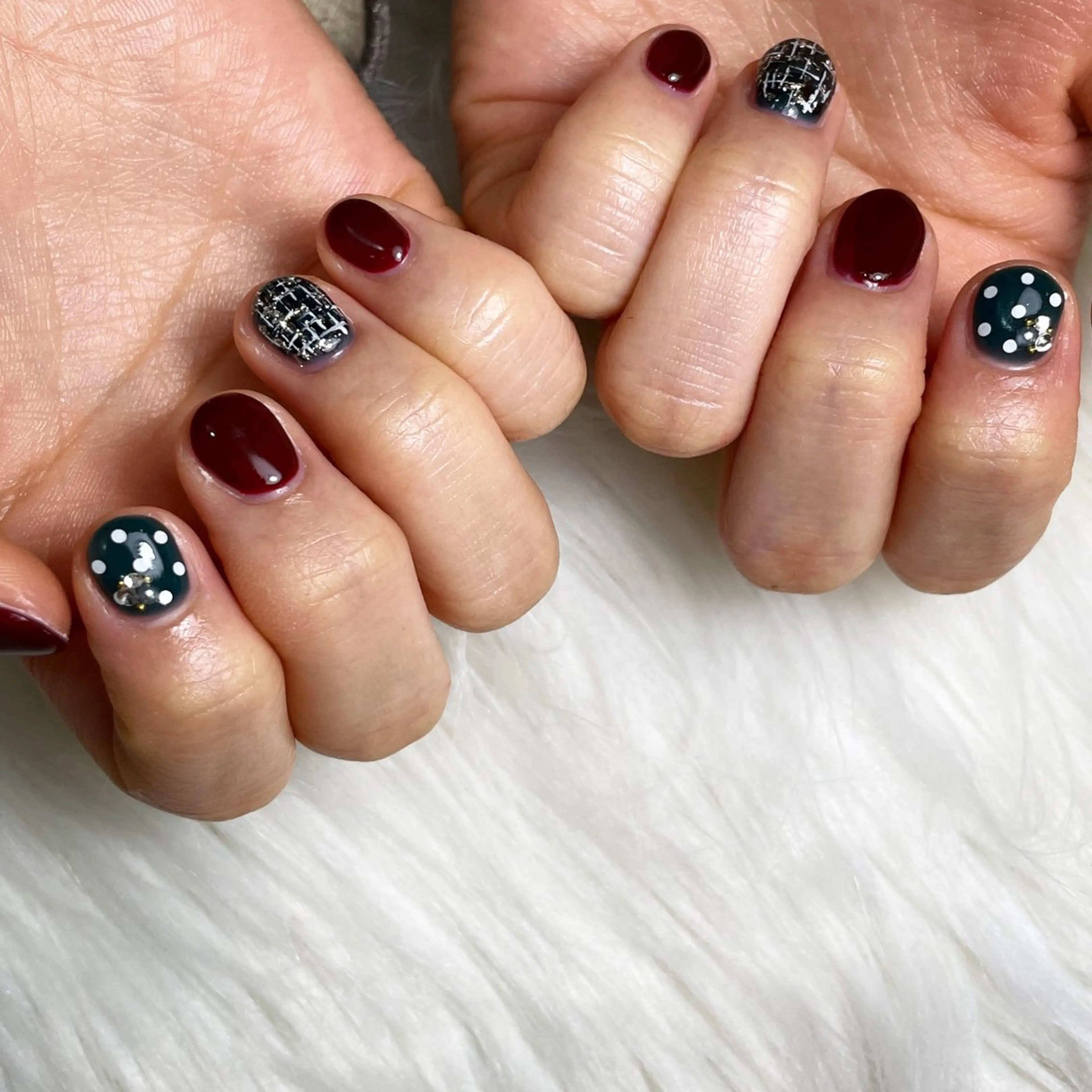 ネイル ボルドー グリーン 赤色 冬ネイル クリスマス ハンドネイル K Harukaのネイルデザイン