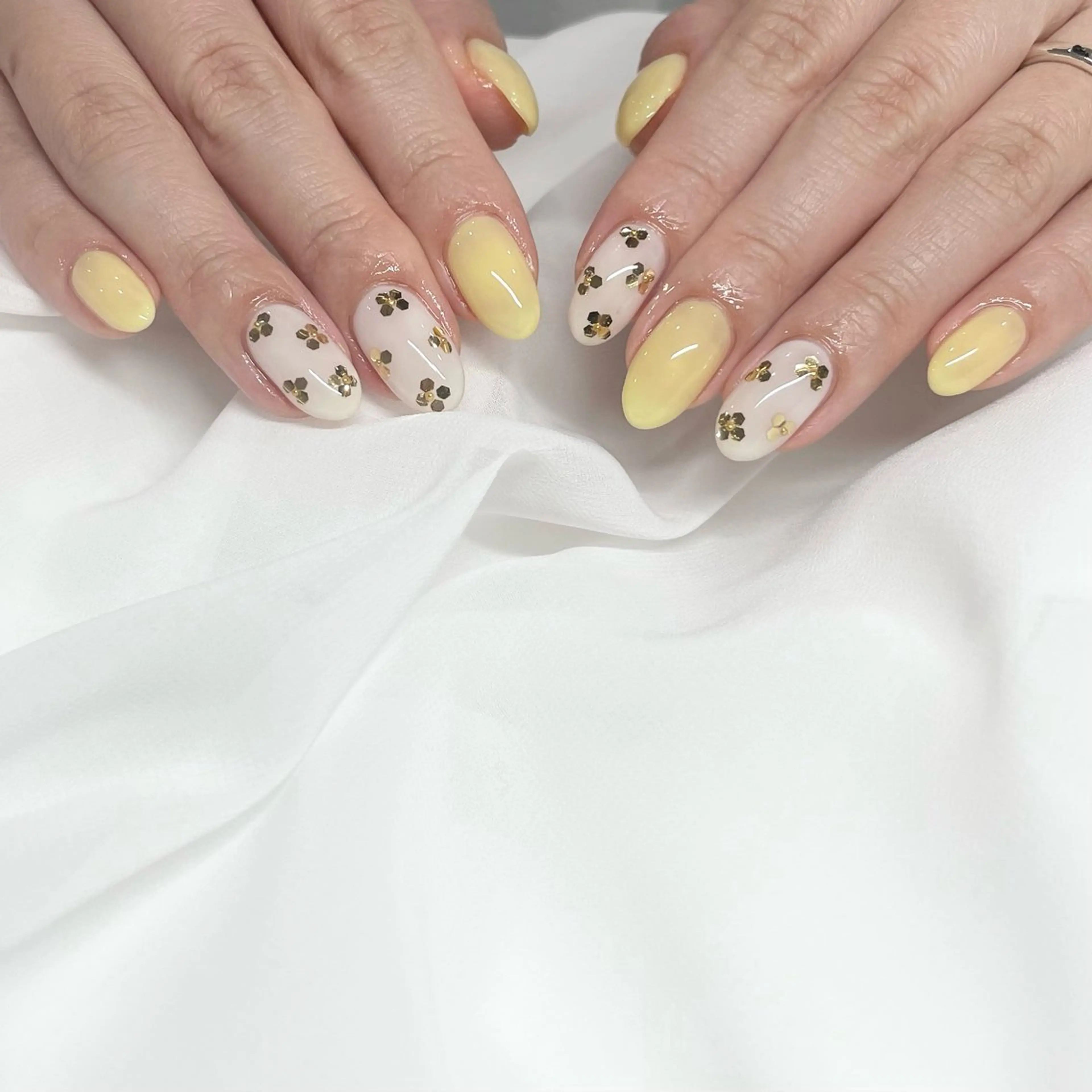 ネイル ホログラムネイル ハンドネイル ハンドケア パラジェルサロン 大人女性が通うサロンのネイルデザイン