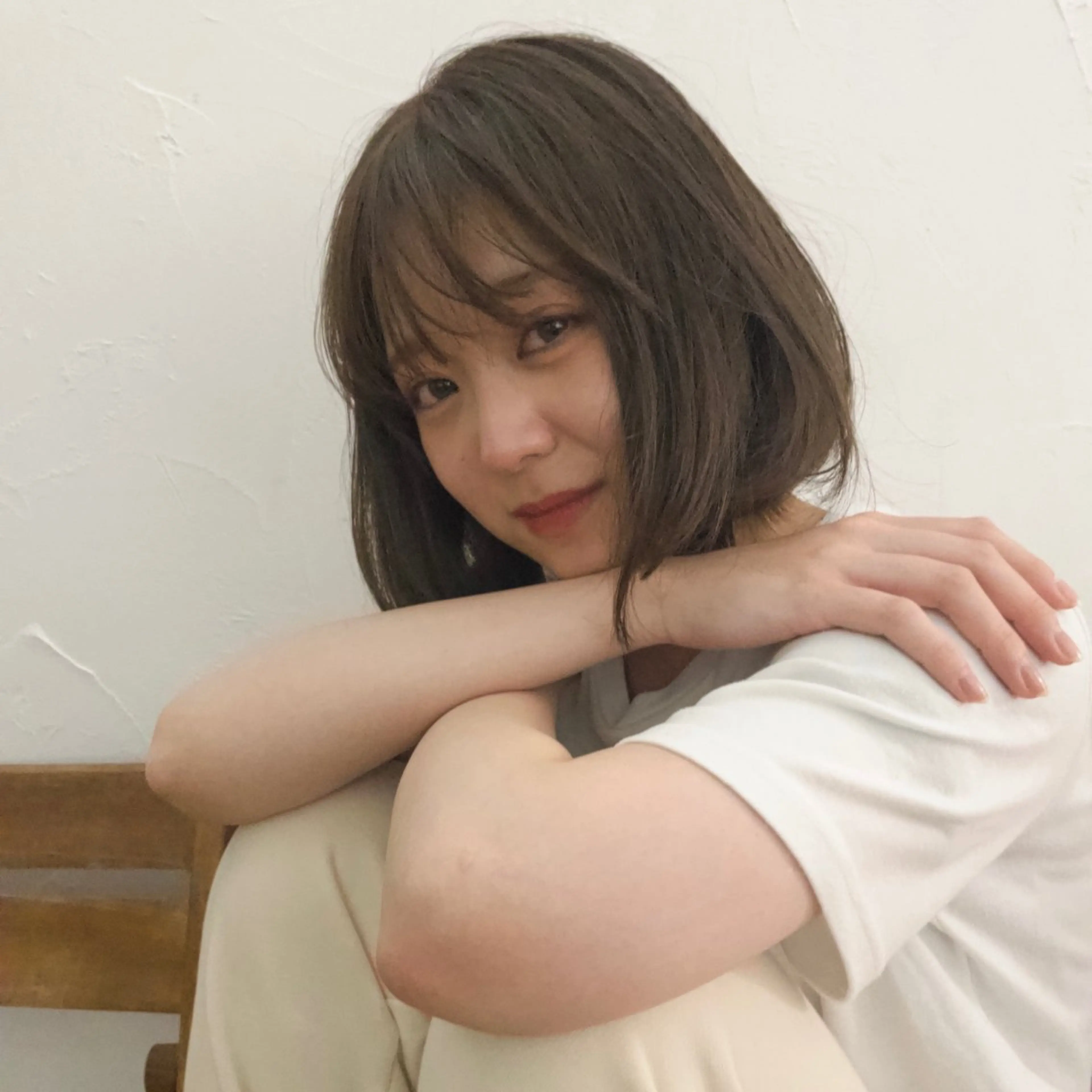 ミディアム カラー ヘアアレンジ ボブ mina / 透明感ベージュカラーのヘアスタイル