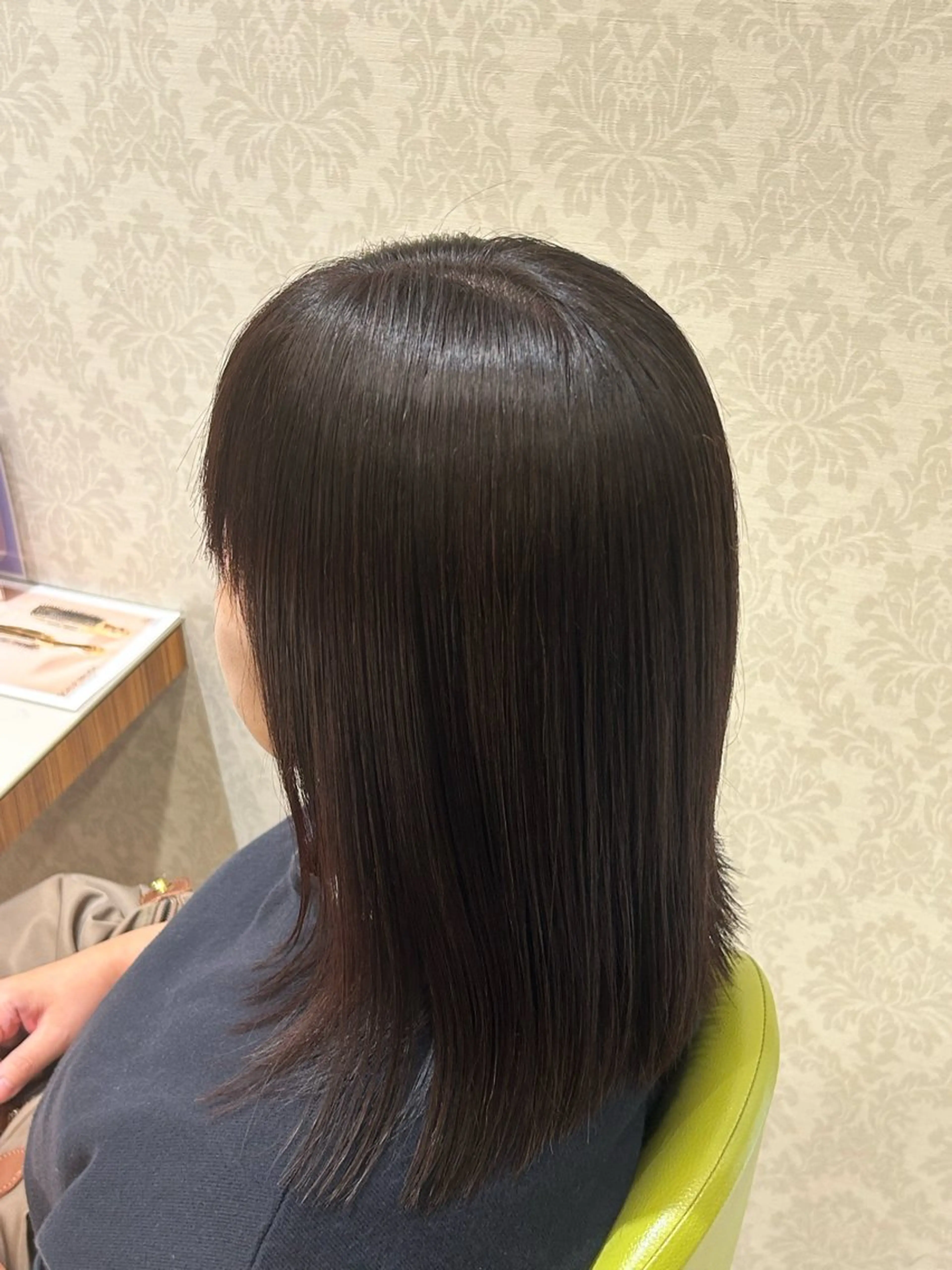 セミロング 縮毛矯正 日置美容室所属・石井 佑飛のヘアスタイル