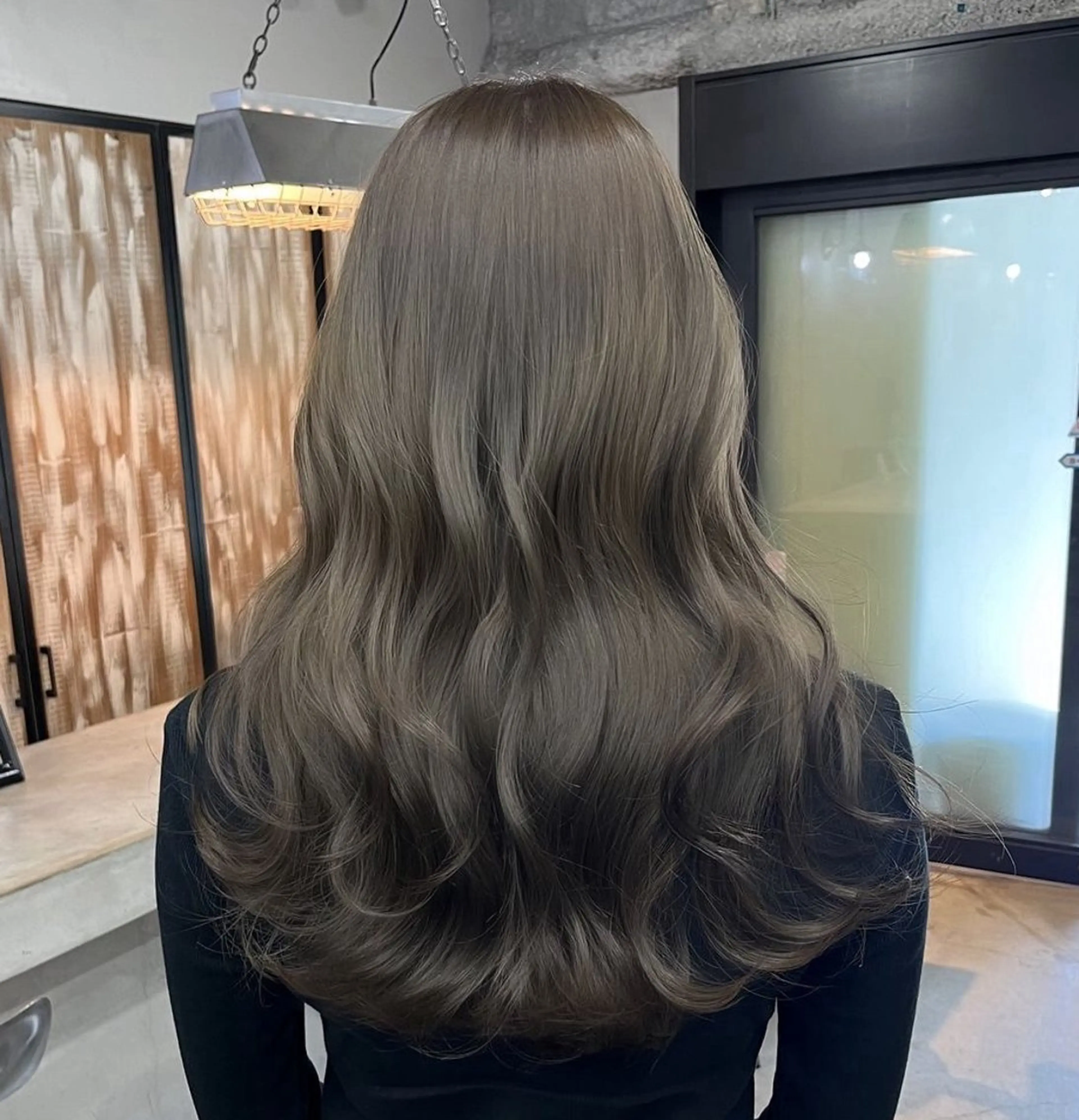 【人気𝐍𝐨. 𝟏】カット+ブリーチなしWカラー+クイックトリートメントの写真