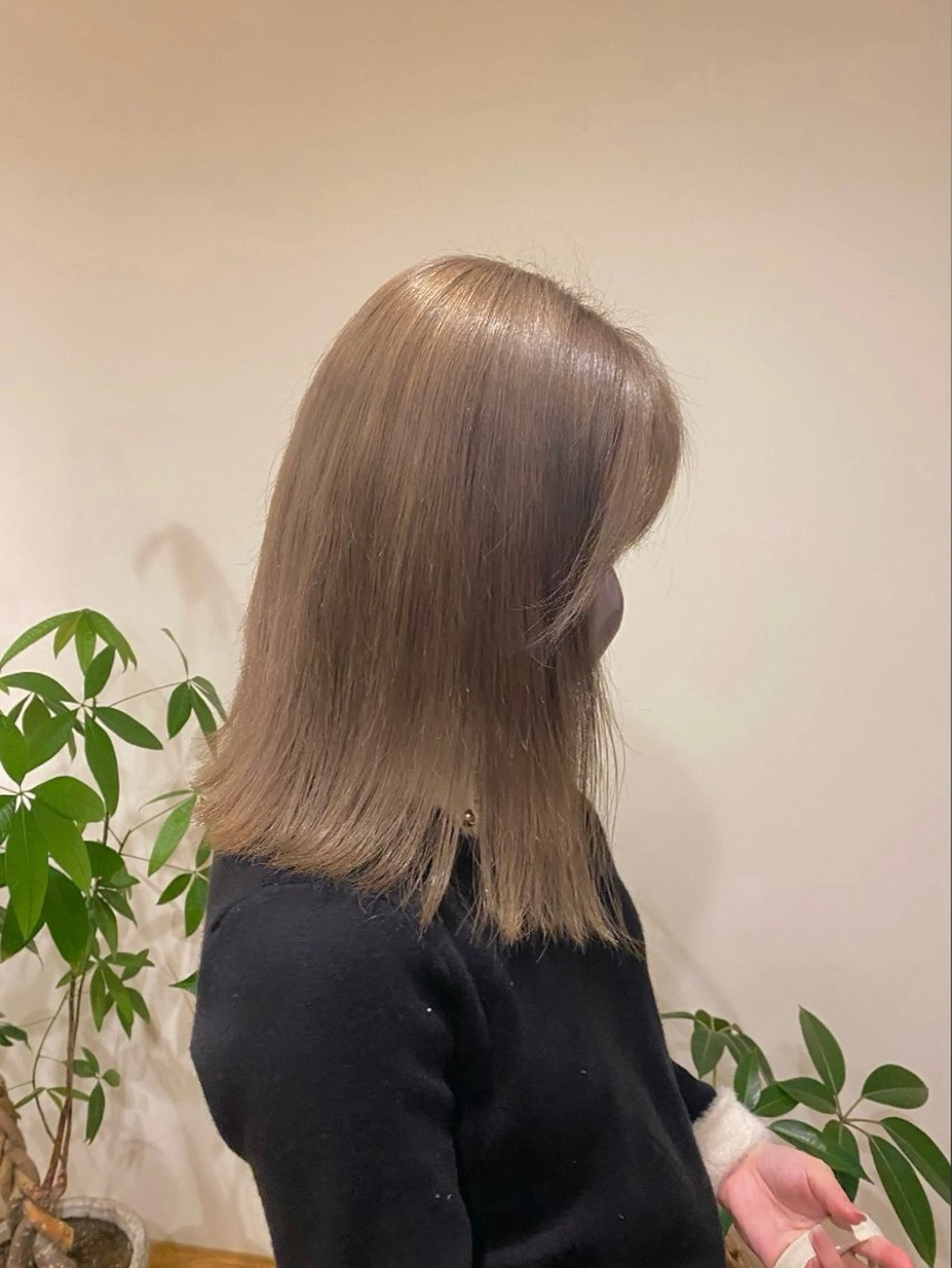 ミディアム カラー ベージュカラー ホワイトベージュ ヘアカラー Ludwig AIRIのヘアスタイル