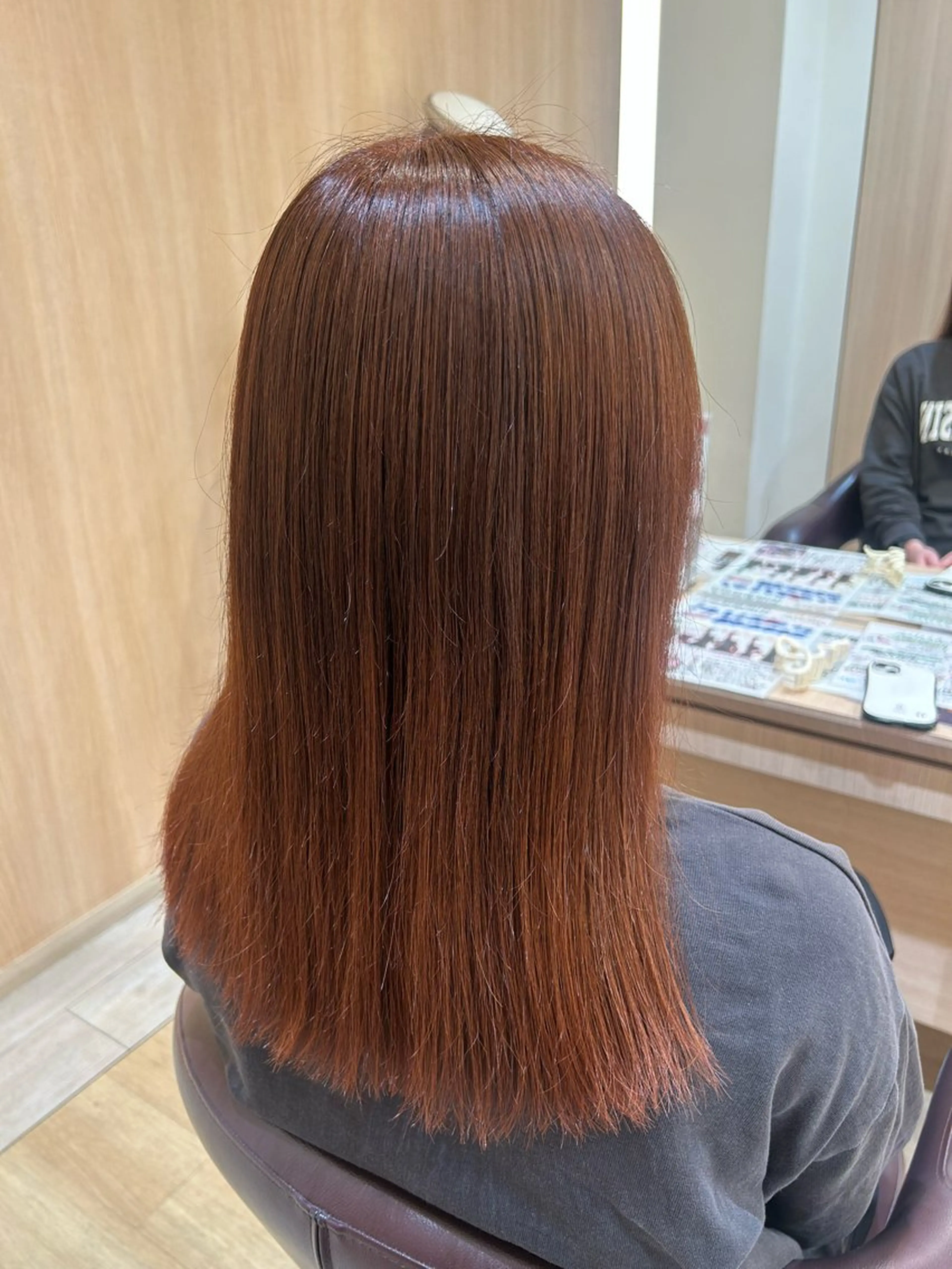 セミロング カラー ベージュカラー オレンジ オレンジベージュ 毛流れ 癖毛カット/ 英山明未のヘアスタイル