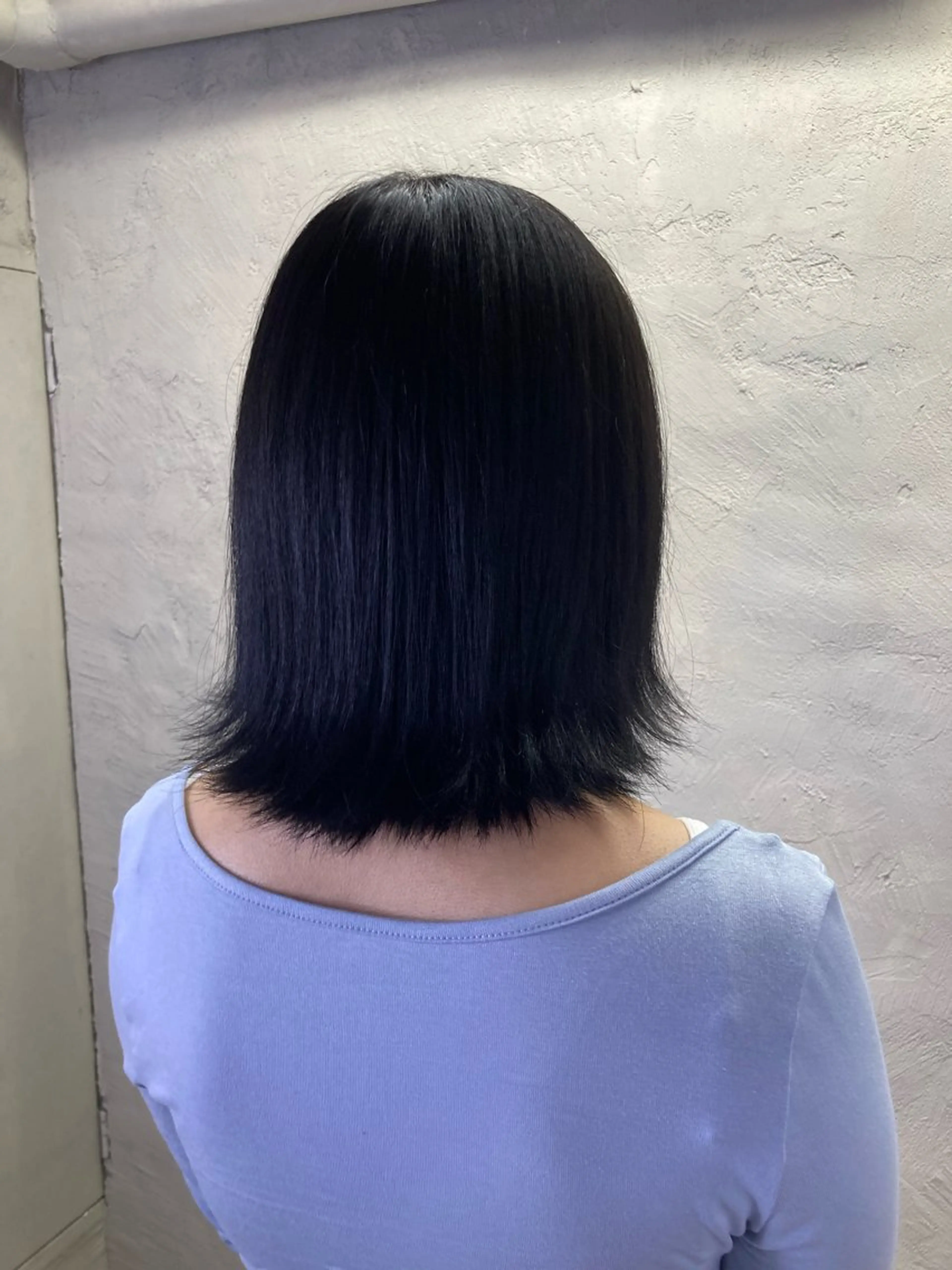 ミディアム カラー 黒髪 ブリーチ ブルーカラー ブルーブラック ブリーチなしカラー ダメージレス艶カラー MISAKI🦋のヘアスタイル