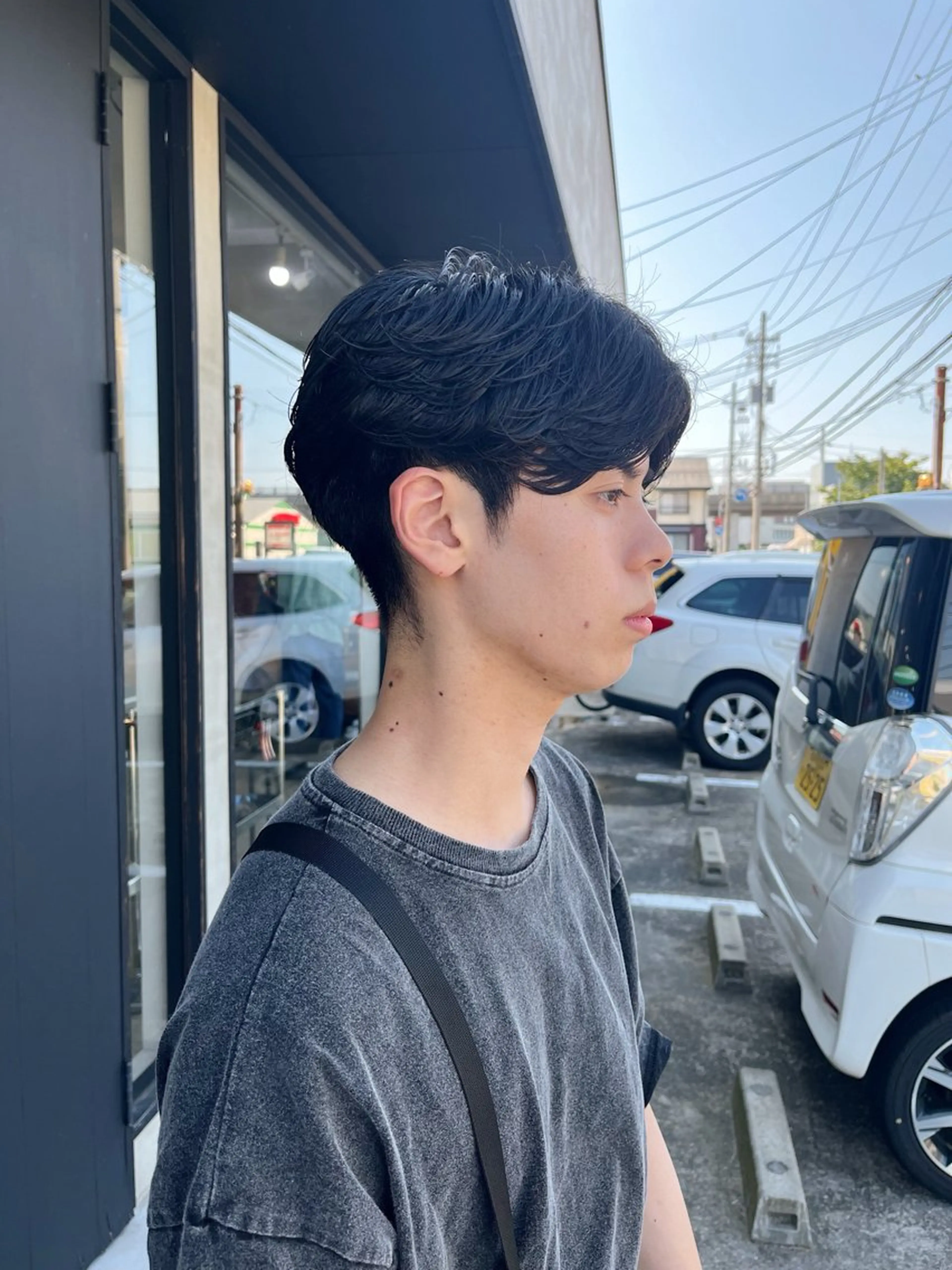 パーマ メンズ センターパート メンズパーマ ニュアンスパーマ 荒川泰輝/オリーブ カラー/透明感カラーのヘアスタイル