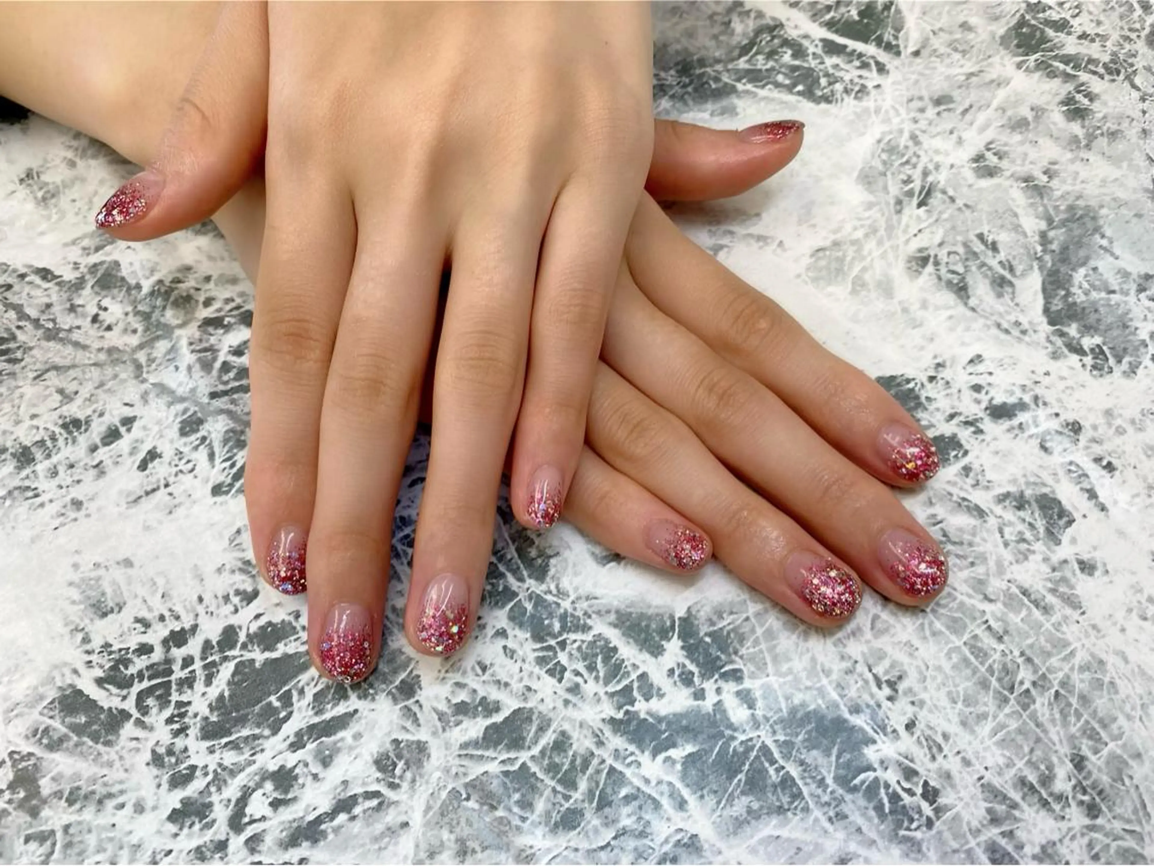 ネイル ラメ(グリッター) ピンク Can I Dressy  溝ノ口店所属・F. Neneのネイルデザイン