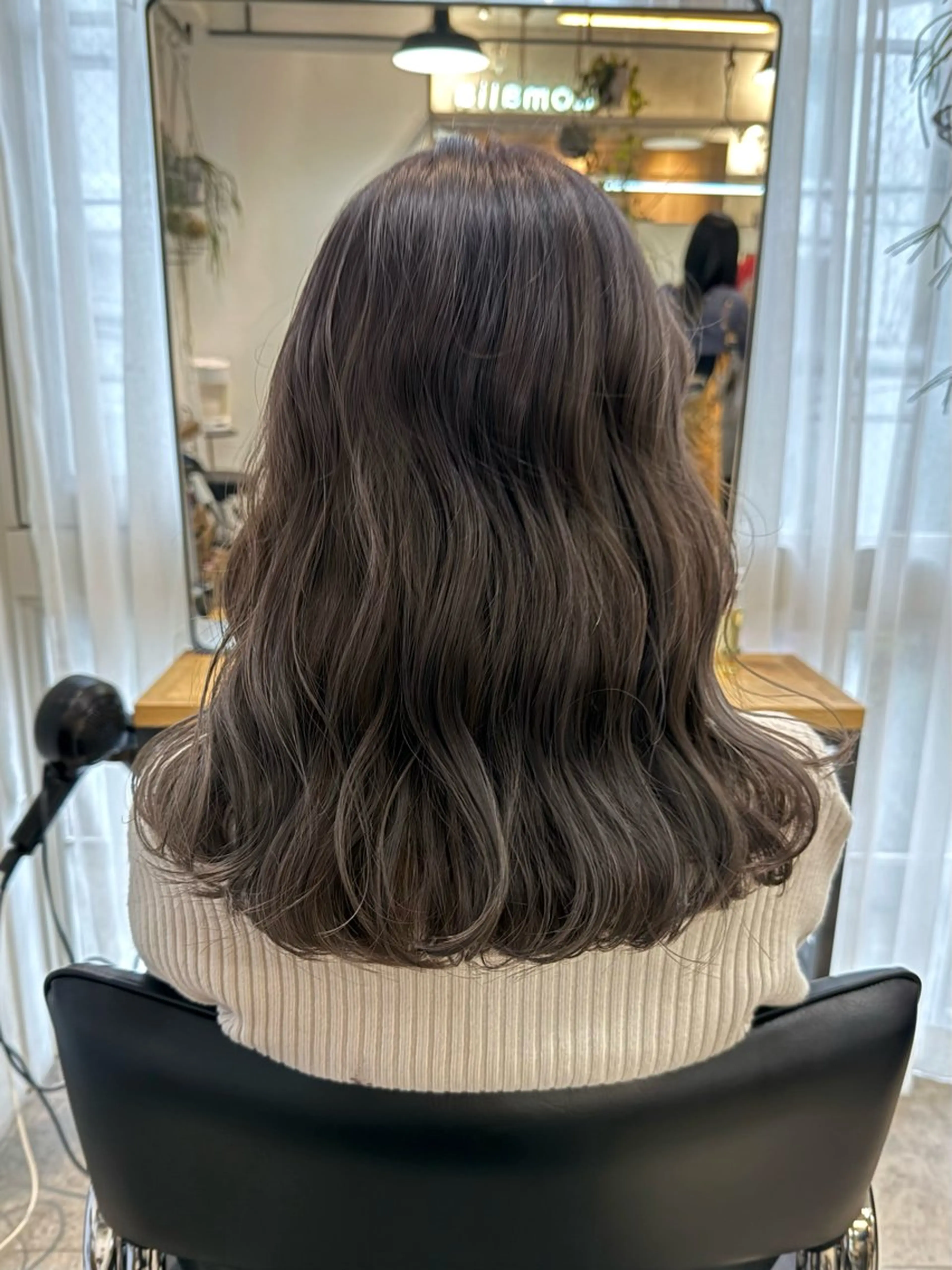 ミディアム カラー カット ヘアカラー トリートメント ミルクティー× グレージュMOMOのヘアスタイル