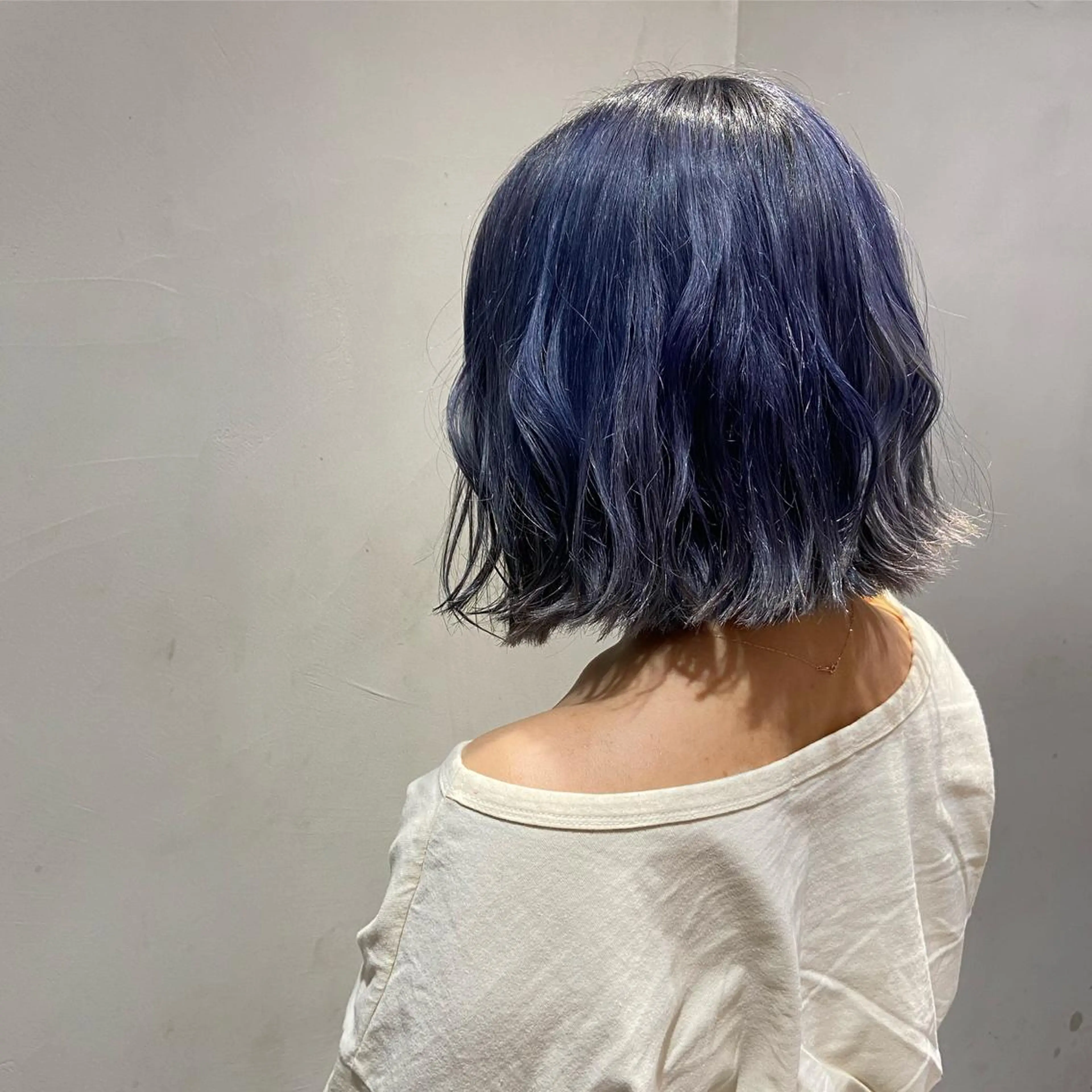 ミディアム カラー ブリーチ ブルーカラー ブルージュ ケアブリーチ 透明感カラー カジュアルを女っぽく 𝗮𝘆𝗮𝗰𝗼のヘアスタイル