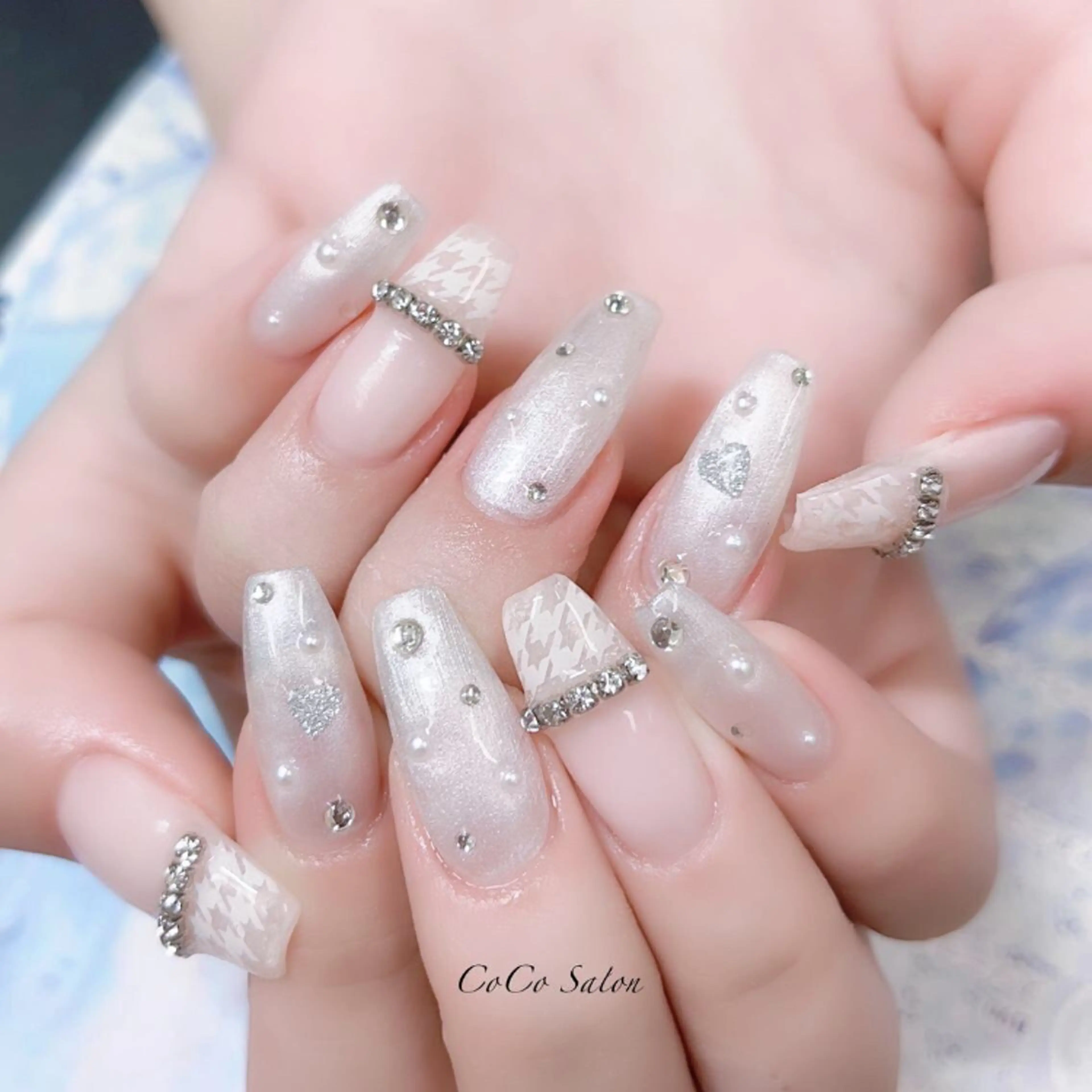 ネイル ホログラムネイル キラキラネイル ワンカラーネイル スカルプネイル ホワイト ハンドネイル CoCo Salon ネイル/睫毛/脱毛のネイルデザイン