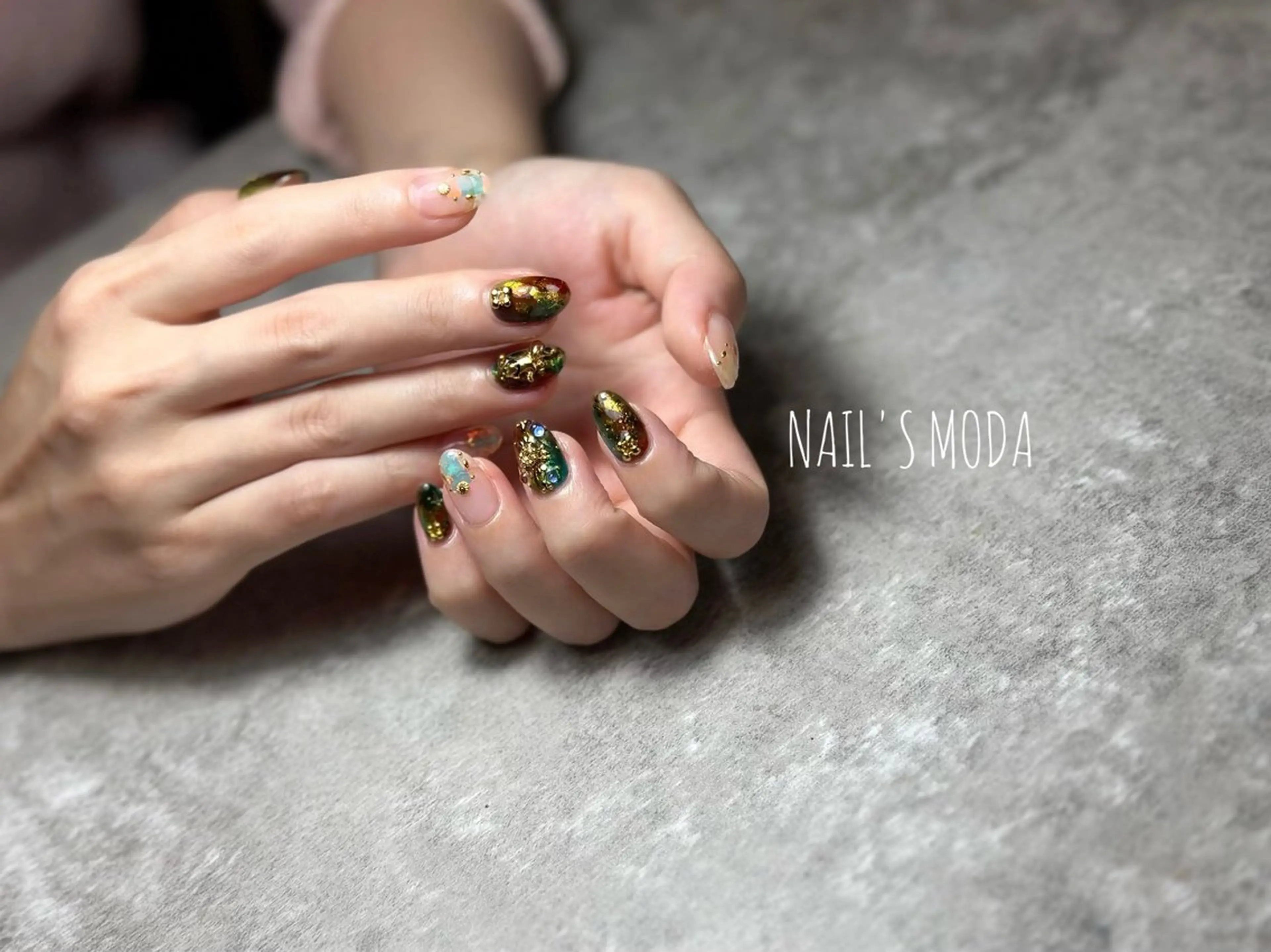 ネイル ニュアンスネイル NAIL'S MODAのネイルデザイン