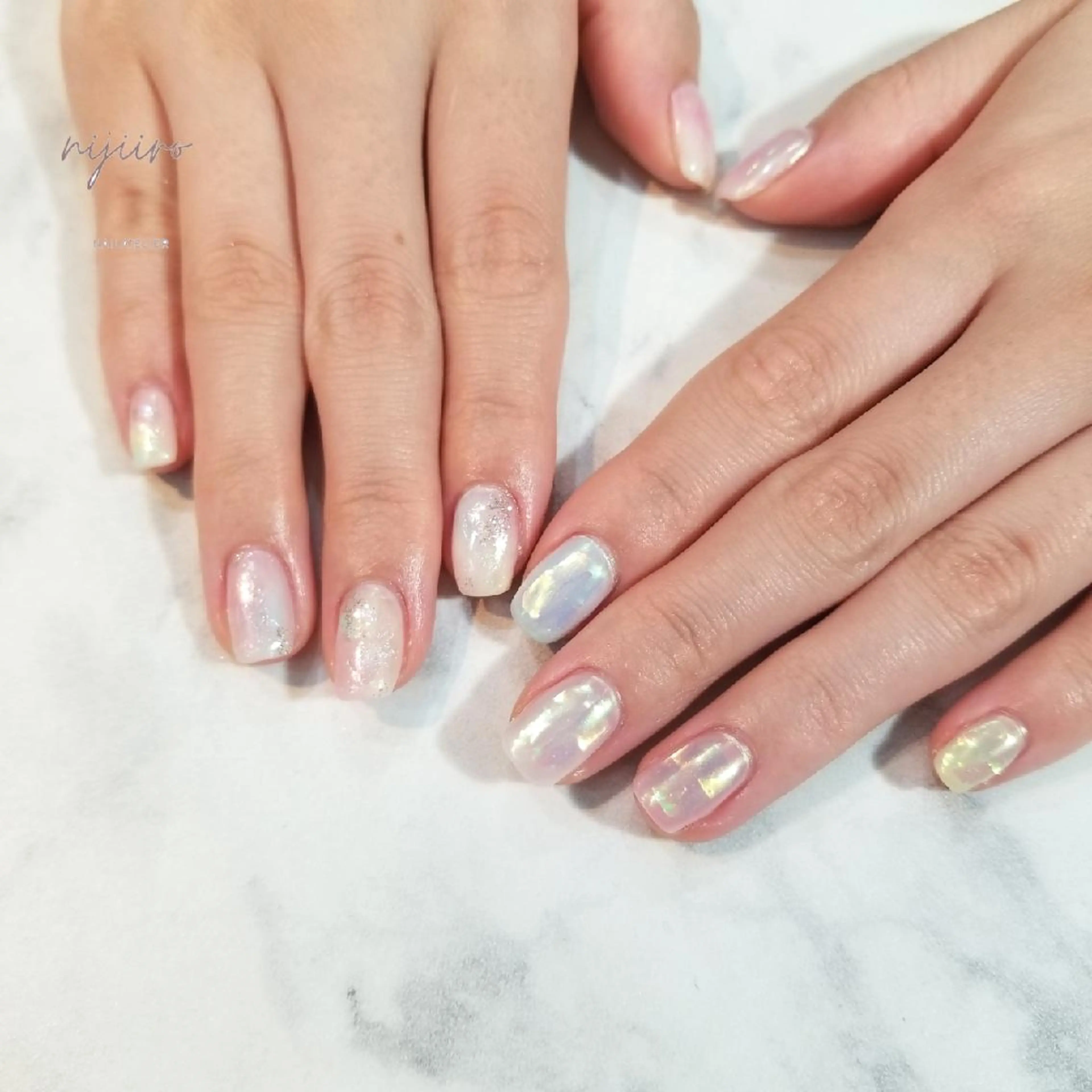 ネイル オーロラネイル 氷ネイル・うるうるネイル ハンドネイル nailatelier nijiiro.所属・nijiiro🌈 サトウのネイルデザイン