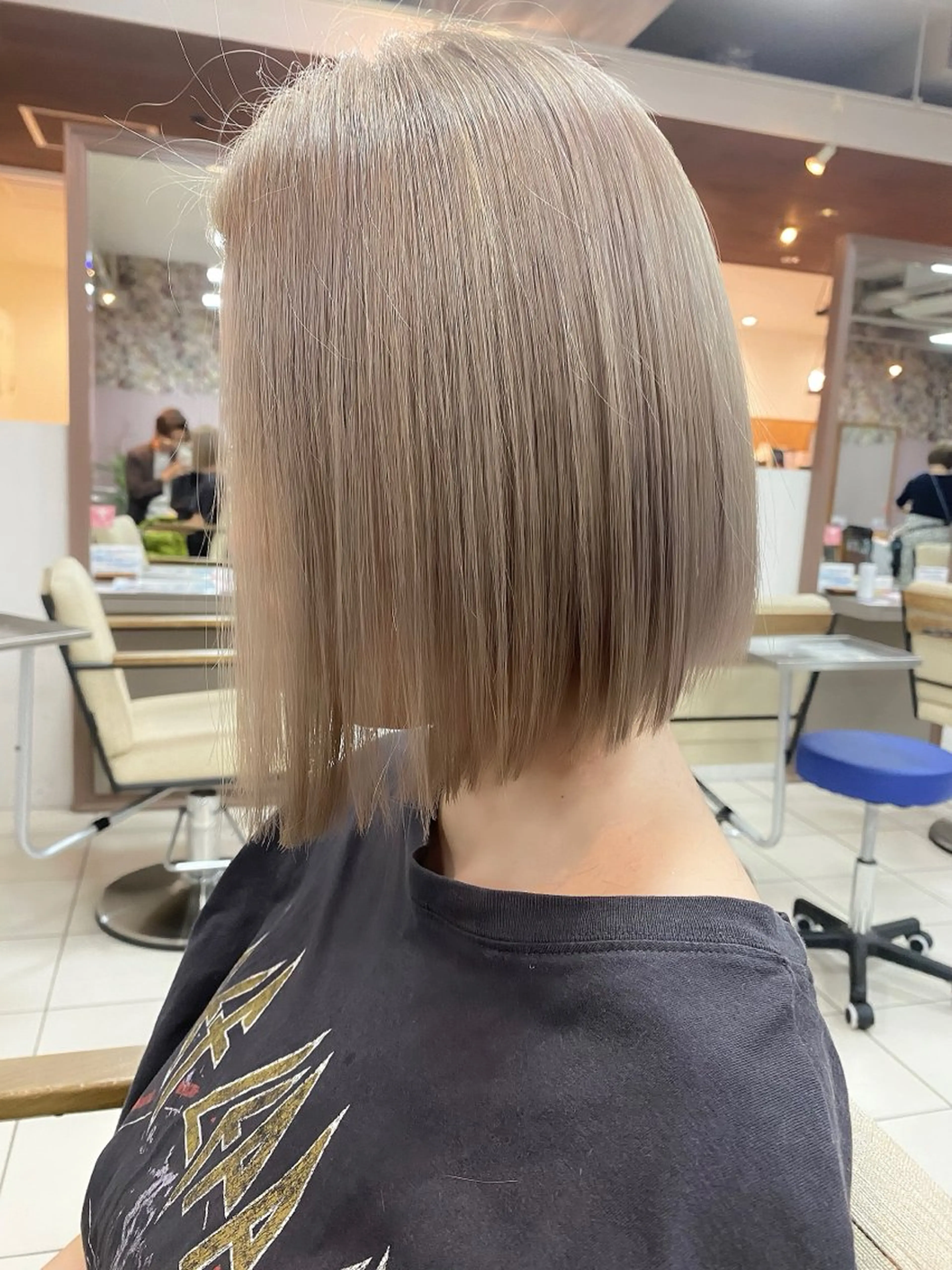 ショート カラー ブリーチ 黒田 海紘のヘアスタイル