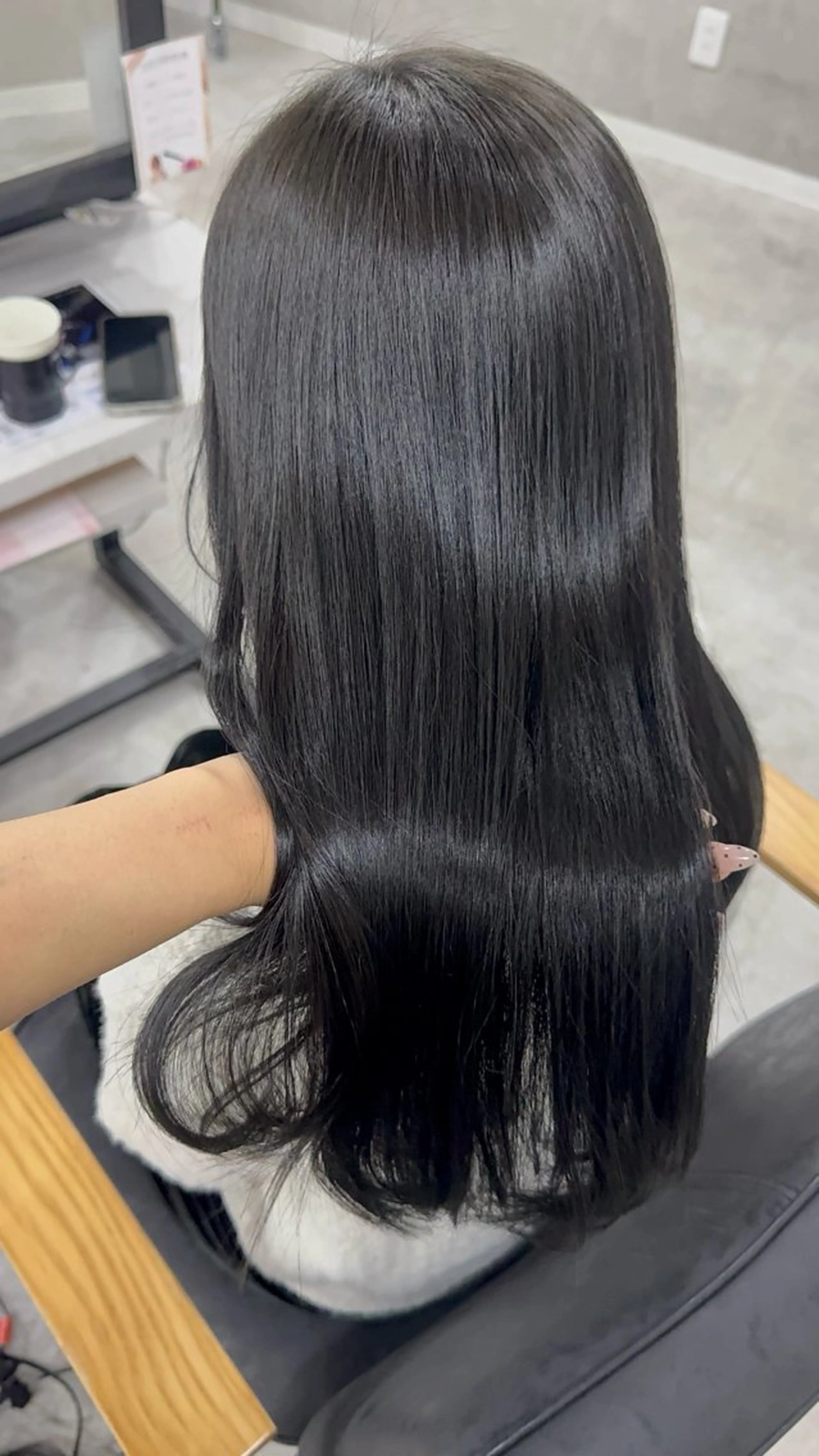 ロング カラー アッシュ アッシュブラウン ベージュカラー 黒髪 ブリーチ カット ヘアカラー トリートメント 赤み無し柔らかカラー 【梅田】madokaのヘアスタイル