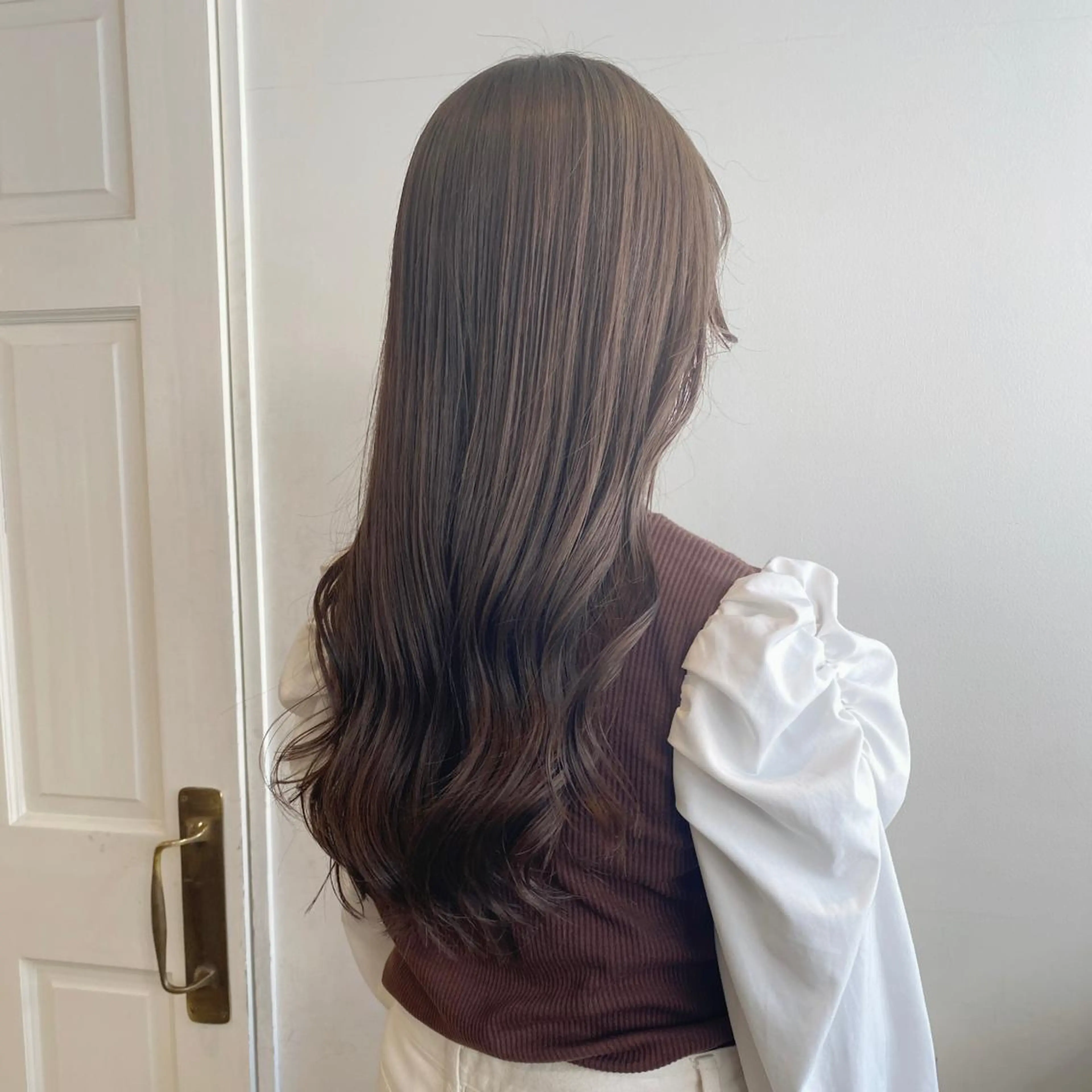 セミロング カラー グレージュ カット ヘアカラー salowin渋谷kitaya park前所属・RIKA韓国ヘア/く びれヘア/上品カラーのヘアスタイル