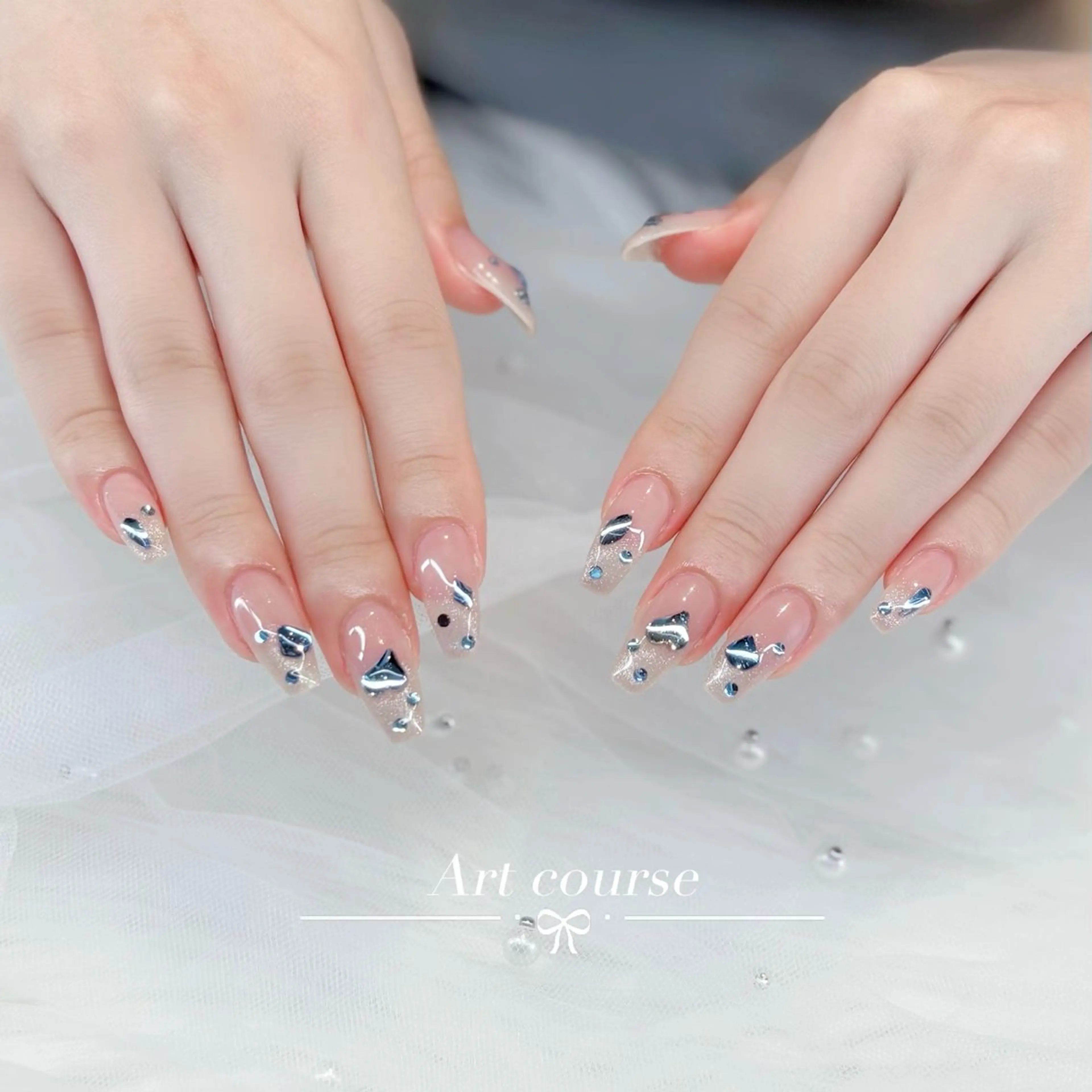 ネイル キラキラネイル 夏ネイル ワンホンネイル ぷりゅねる 心斎橋のネイルデザイン