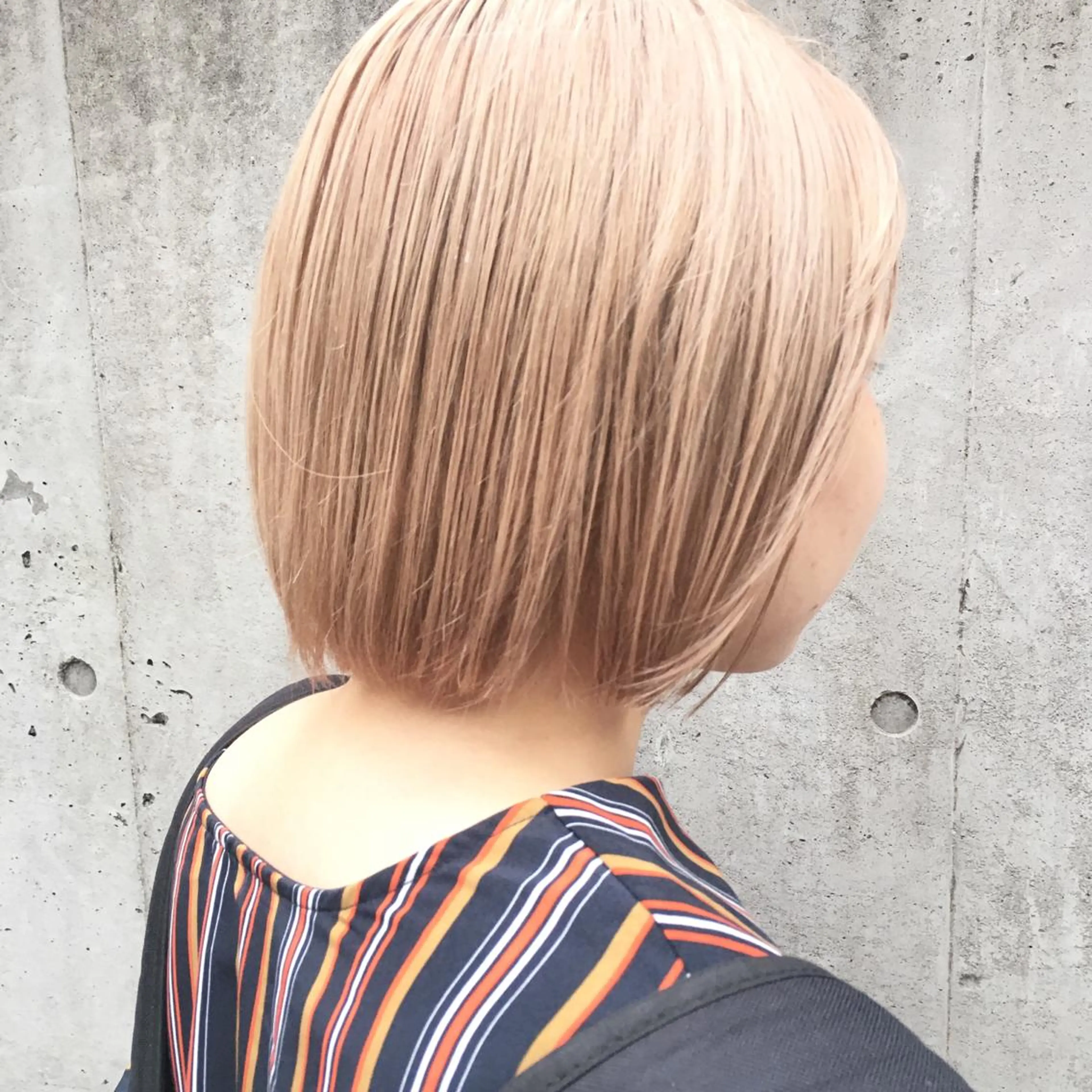 ショート カラー ベージュカラー 透明感カラー BellaDolce omotesando所属・SUZUKI KEISUKEのヘアスタイル