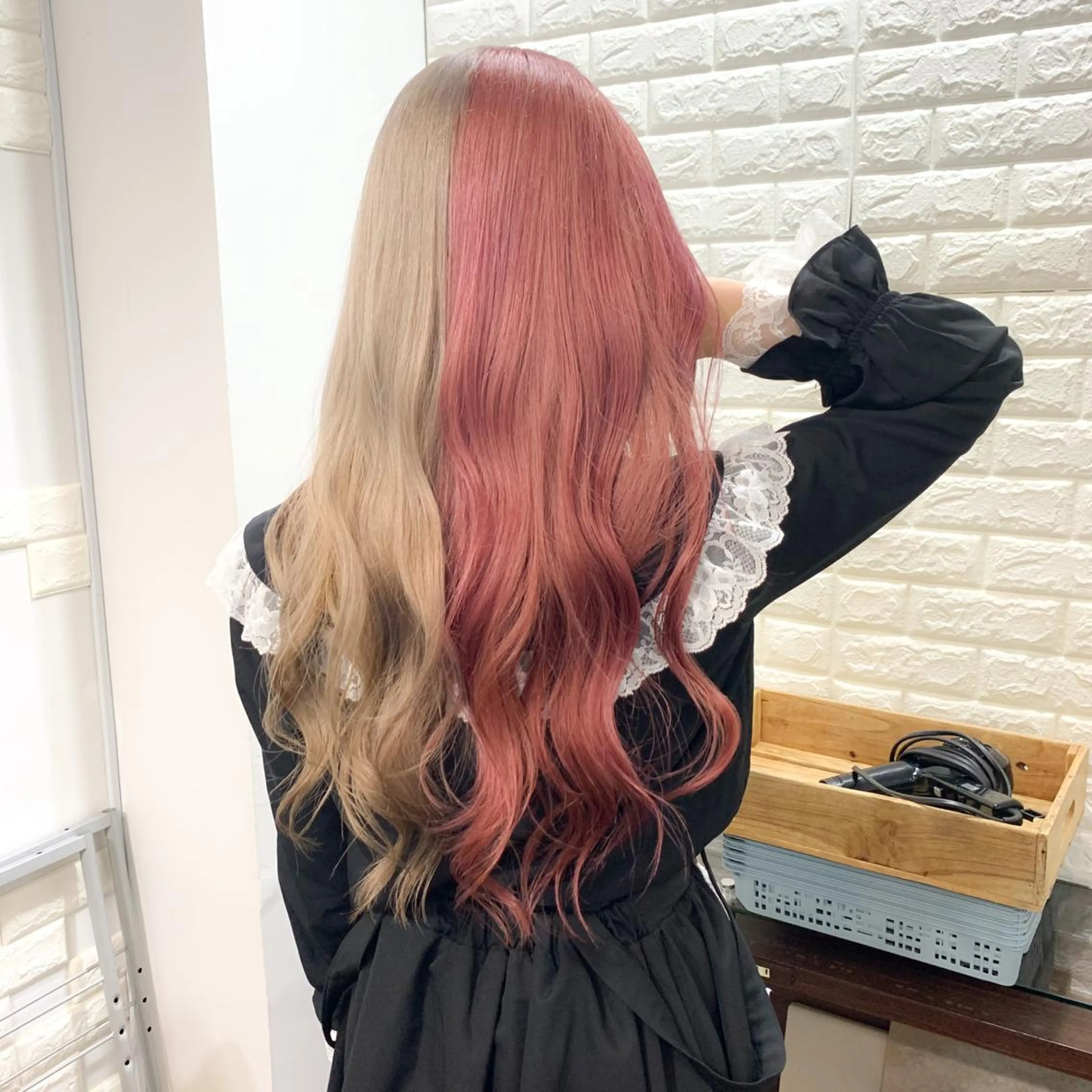 ロング カラー TONE所属・透明感カラー/ 韓国ヘア/縮毛矯正のヘアスタイル