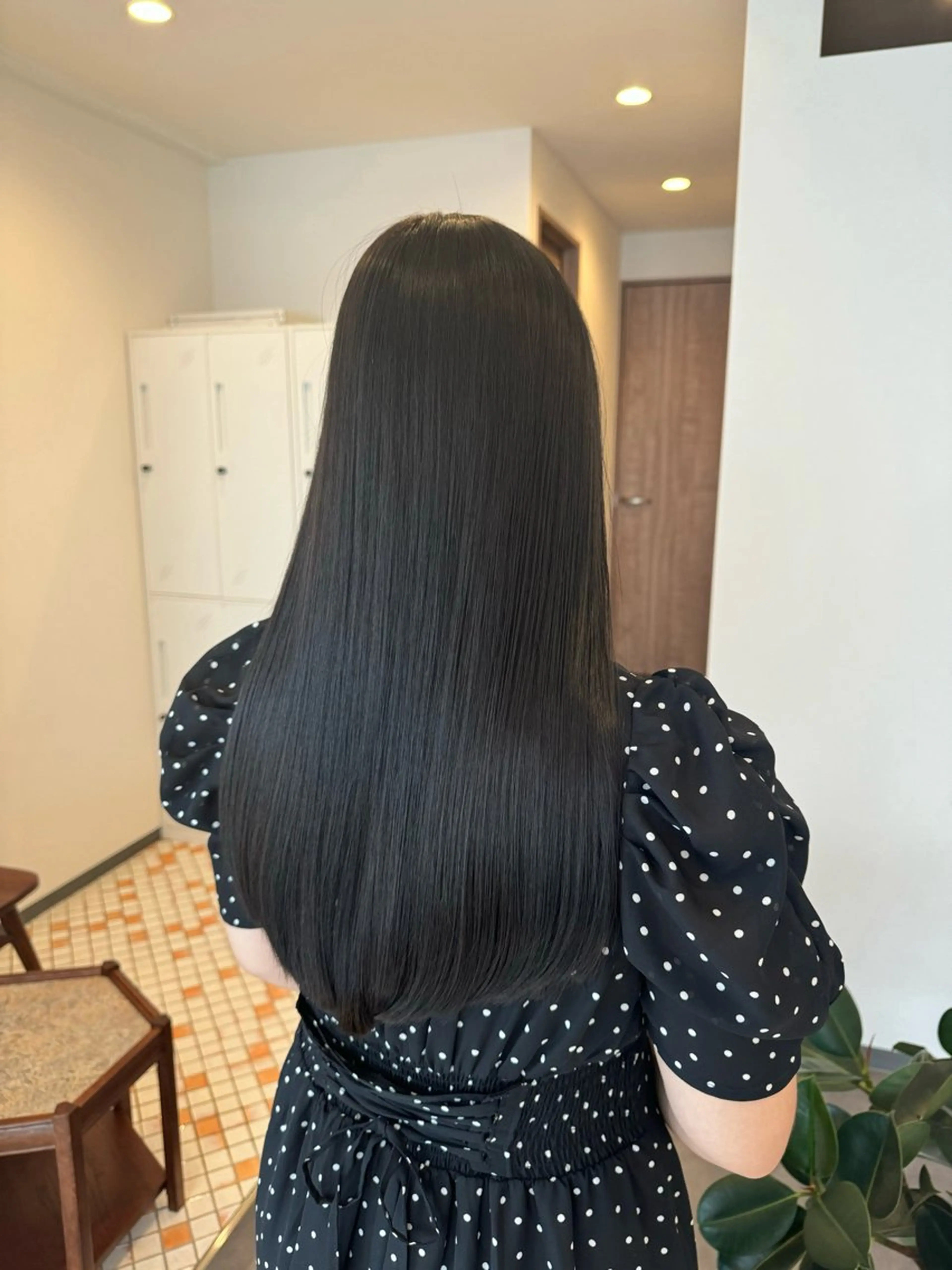 ロング アッシュ アッシュグレー ロング カット ヘアカラー 岩城 由佳のヘアスタイル