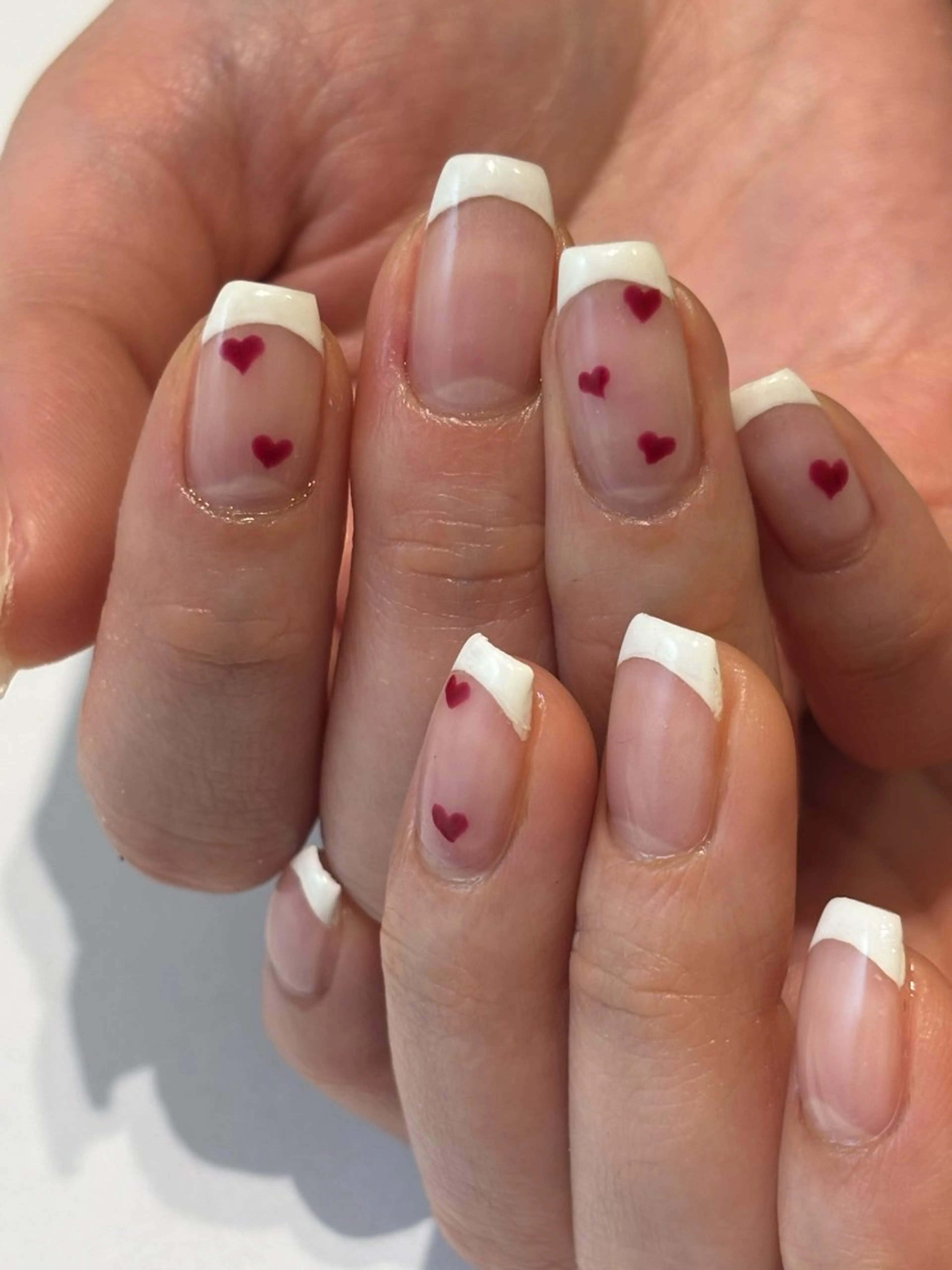 ネイル フレンチネイル ハート バレンタイン ハンドネイル Ann. nail.tokyo所属・Ann nailのネイルデザイン