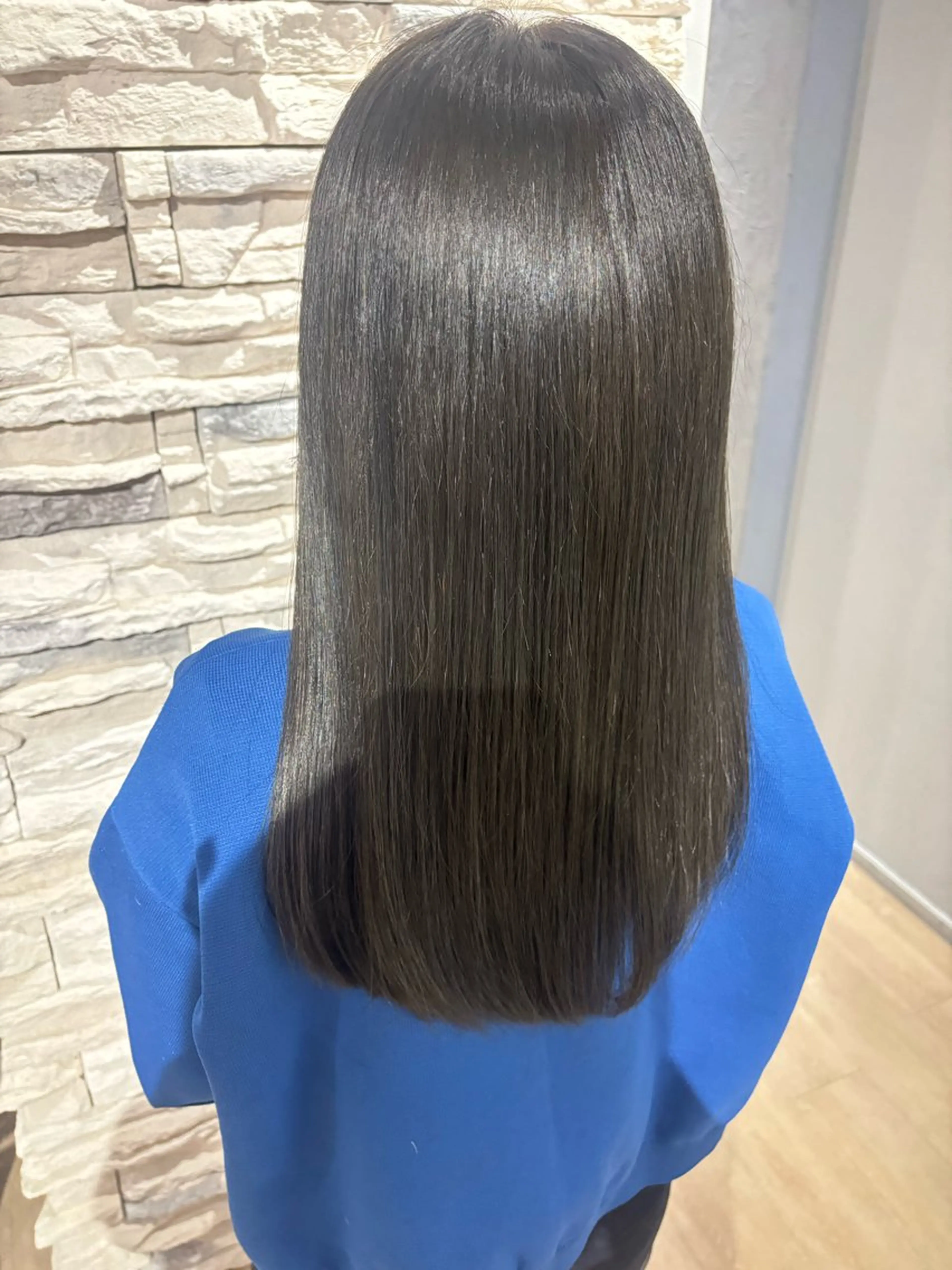 ロング カラー アッシュ オリーブアッシュ カット ヘアカラー トリートメント Maki /カラー/ブリーチのヘアスタイル