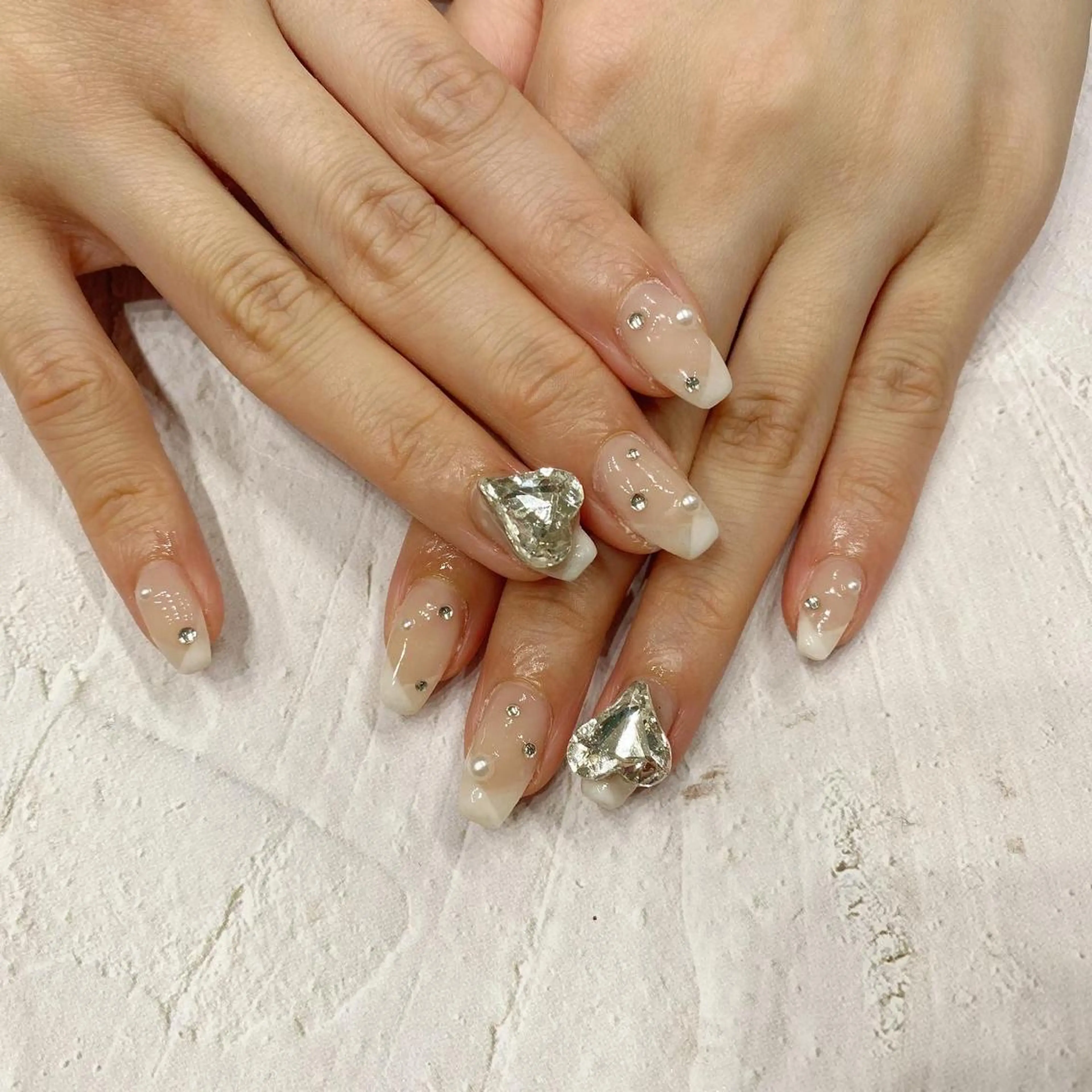 ネイル フレンチネイル ハート 韓国ネイル ワンホンネイル ハンドネイル melu所属・melu yukikoのネイルデザイン