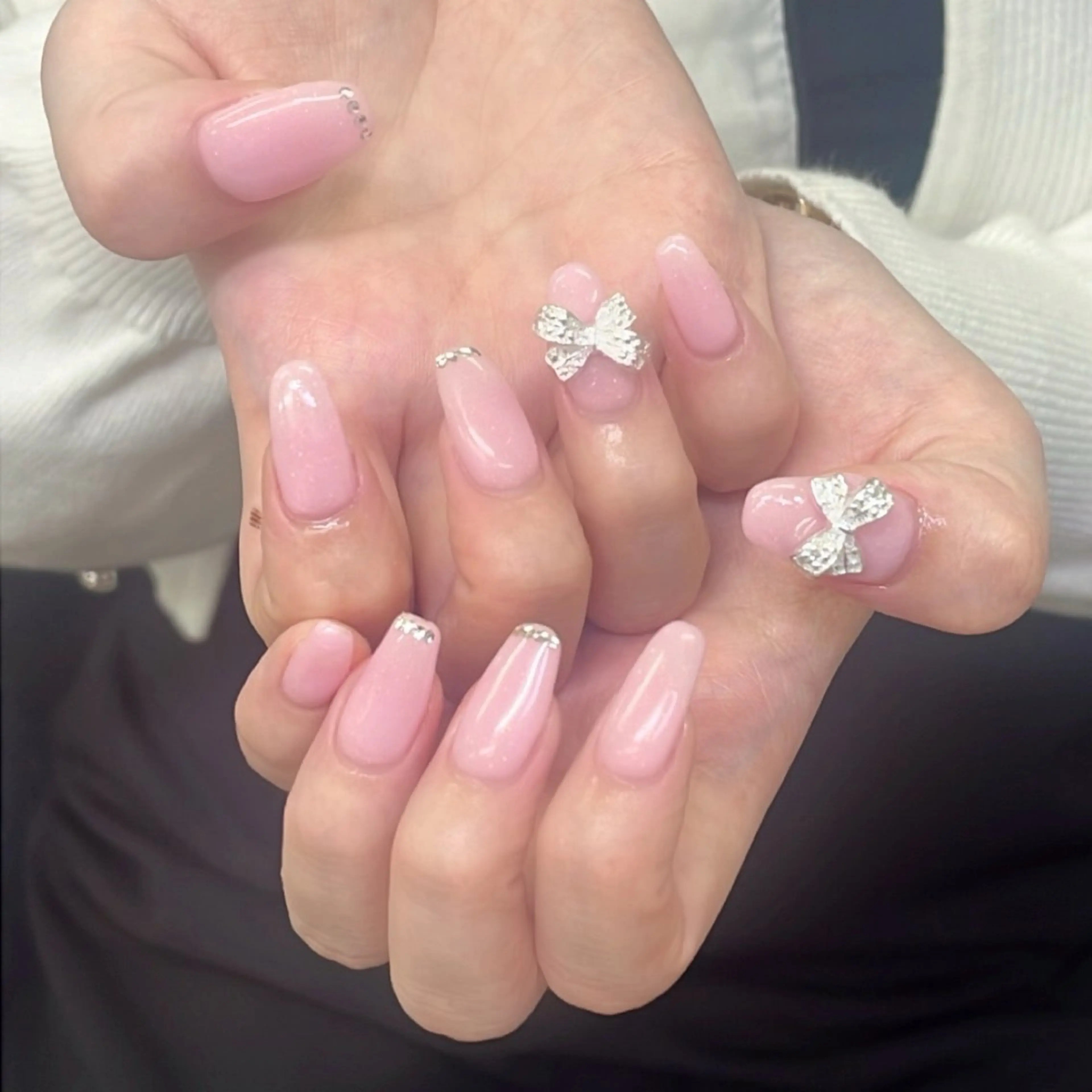 ネイル 持ち込み ワンカラーネイル ストーンネイル ネイルサロンアジアン池袋店所属・林 夏萌のネイルデザイン