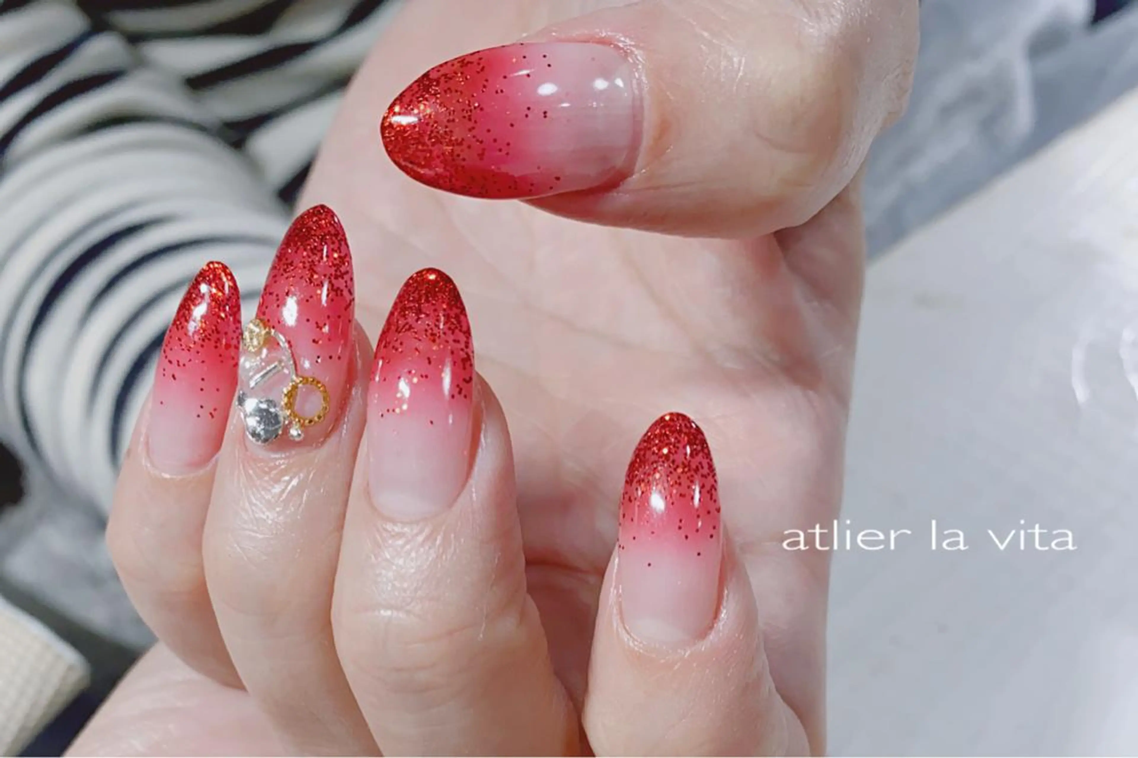 ネイル アートネイル ジェルネイル グラデーション ラメ(グリッター) スカルプネイル atelier la vita所属・lavita. mimuraのネイルデザイン
