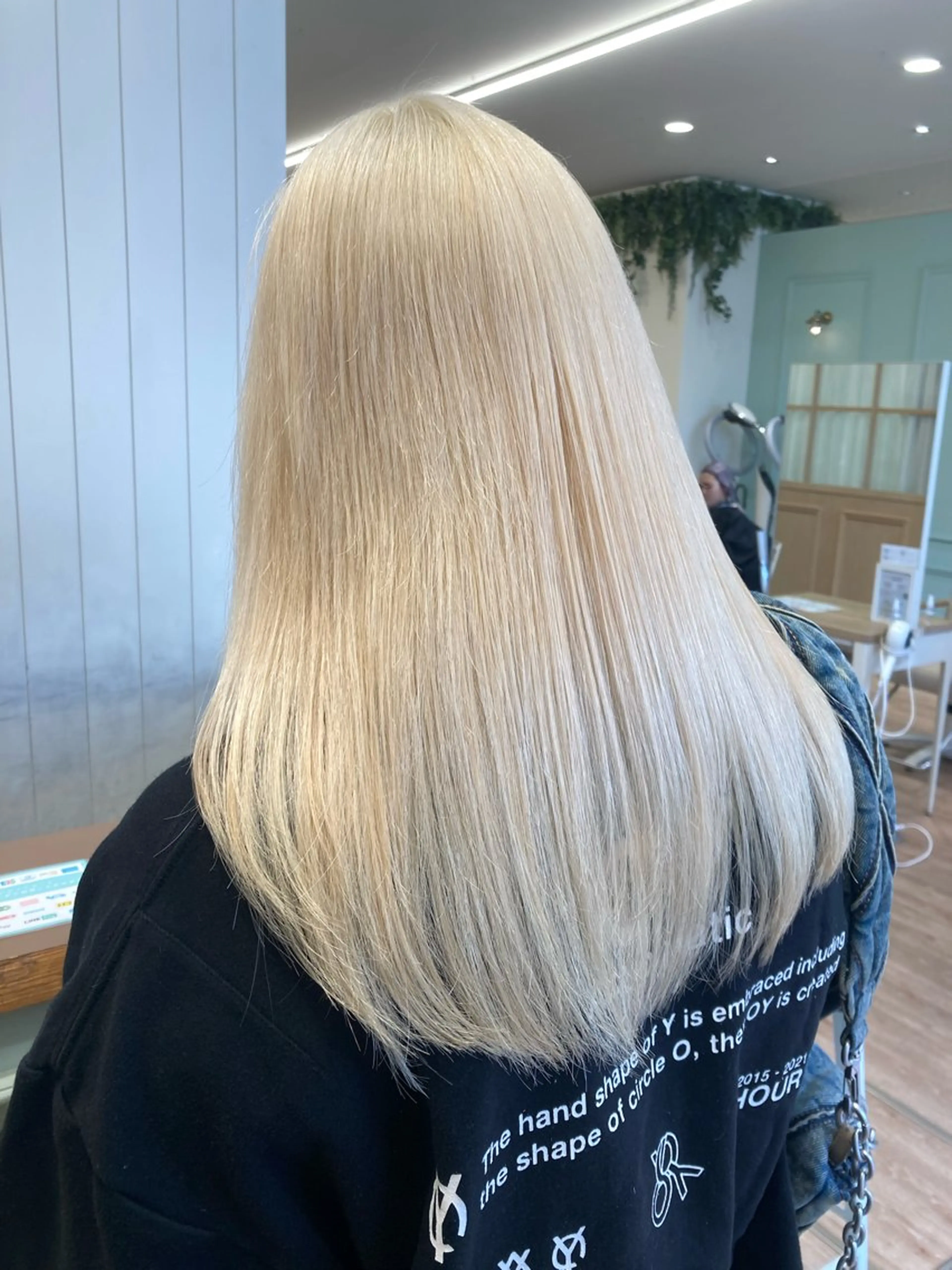 セミロング ヘアカラー むらたみずき /大宮ブリーチカラーのヘアスタイル