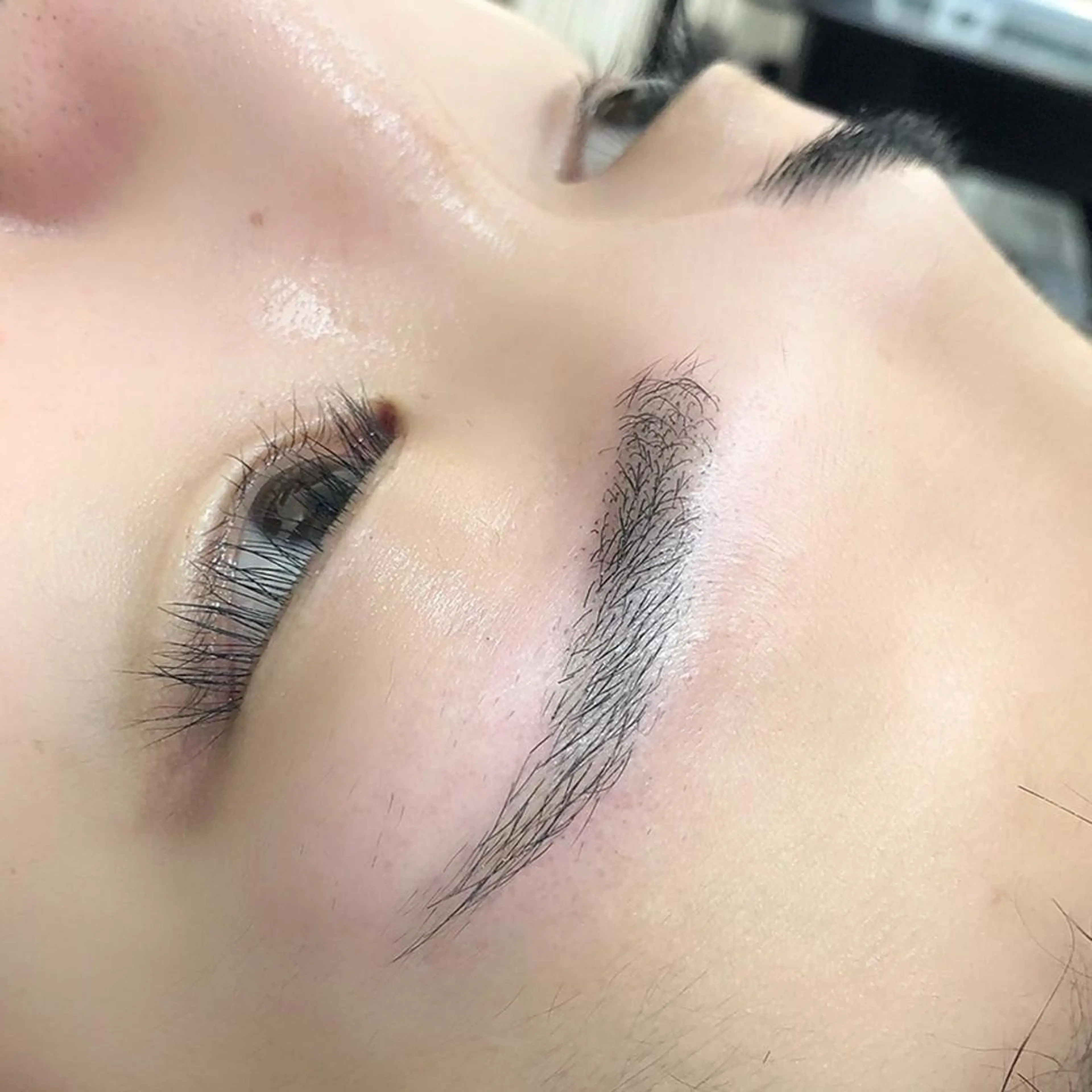 《営業時間9:00​〜​18:00 日曜日のみ17:00まで》💘1月限定価格💘間引き込💘美眉アイブロウデザイン✨の写真