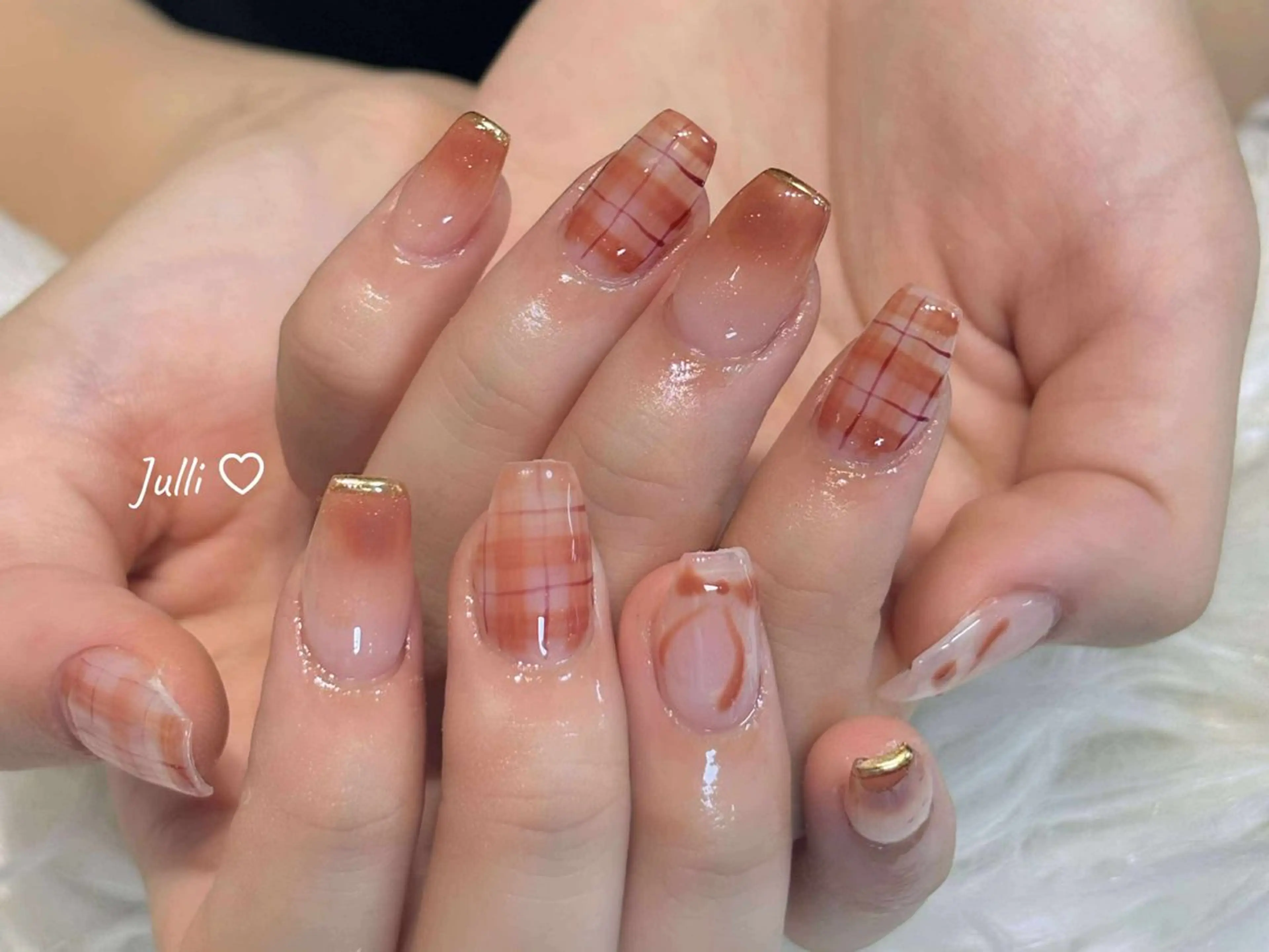 ネイル ボルドー ブラウン チークネイル ドット フットネイル Julli NailStudioのネイルデザイン