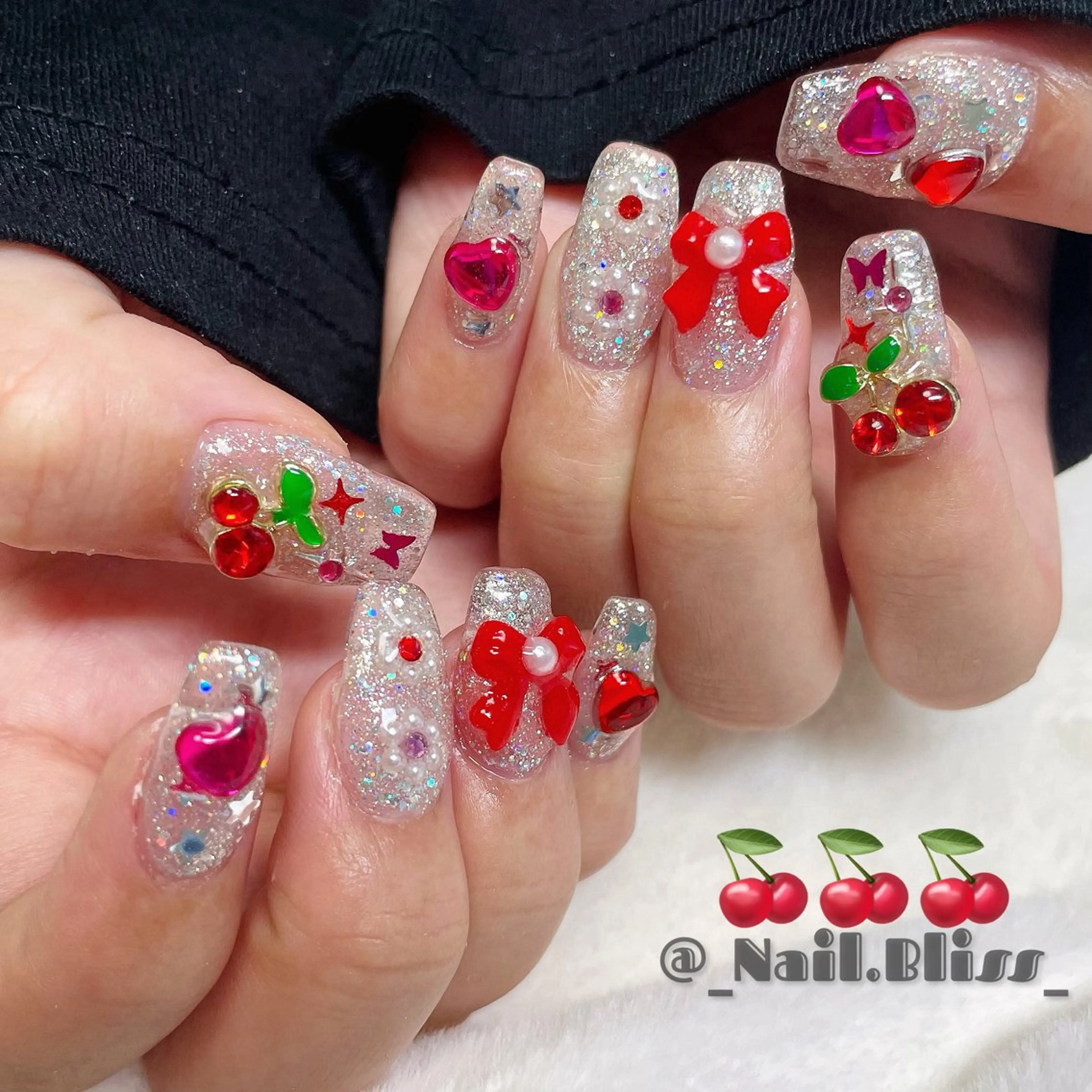 ネイル キラキラネイル ラメ(グリッター) ピンク 赤色 シルバー ハンドネイル NAIL BLISSのネイルデザイン