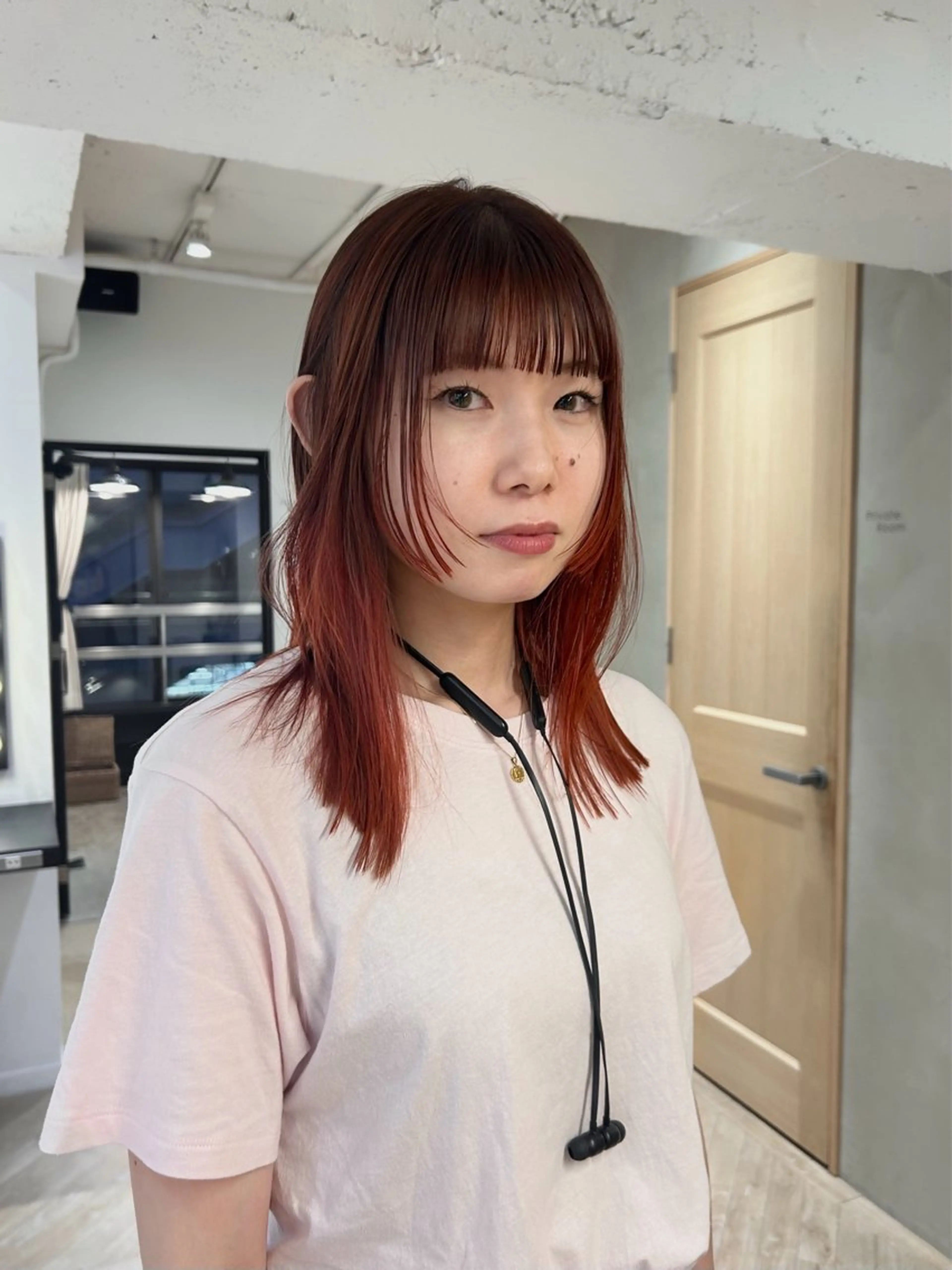 セミロング カラー ブリーチ グラデーションカラー オレンジ レッドカラー 姫カット レイヤーカット/栄/ 顔周り/キトウモエノのヘアスタイル