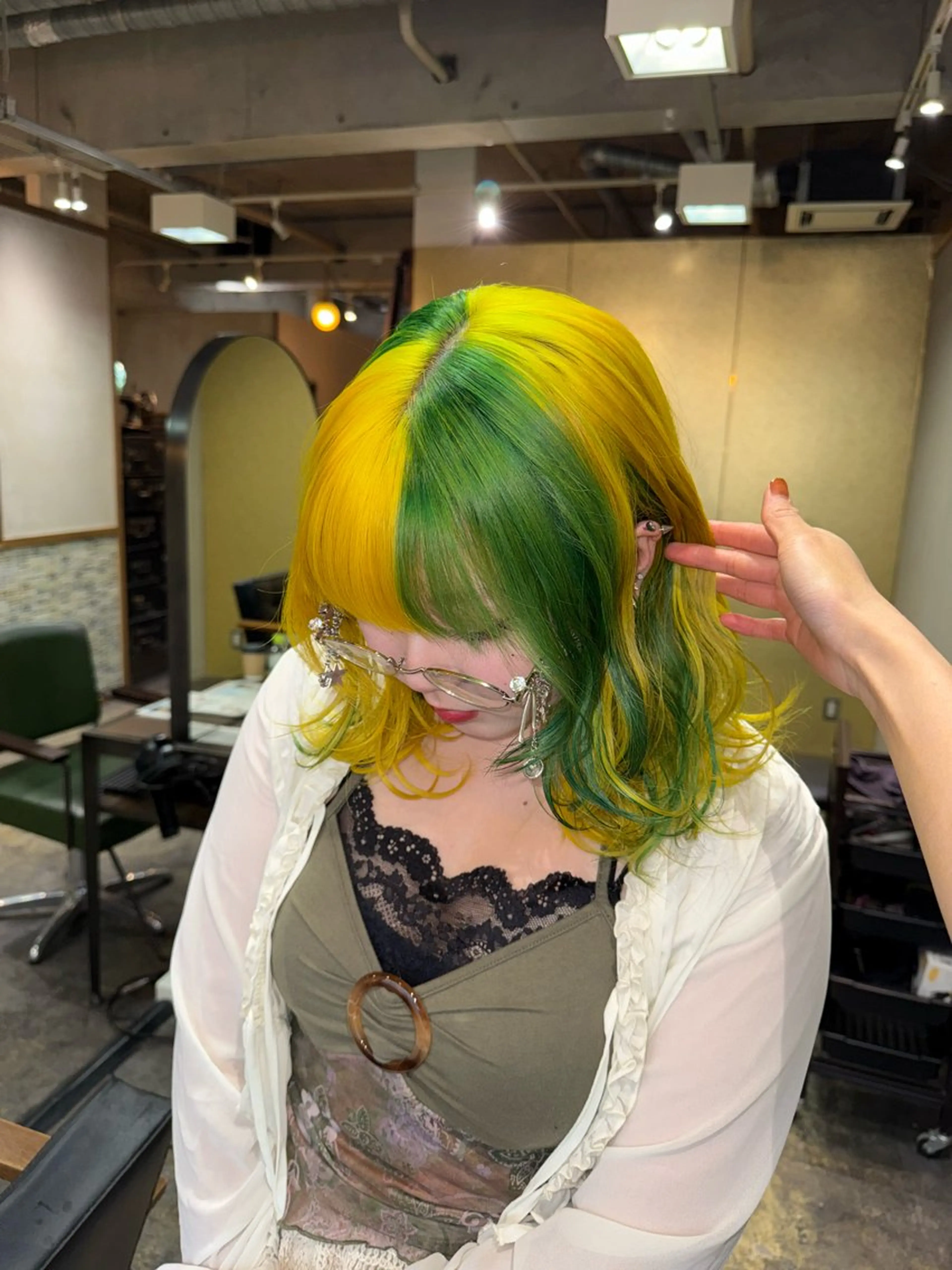 ミディアム カット ヘアカラー トリートメント ハイトーン/デザイン honokaのヘアスタイル