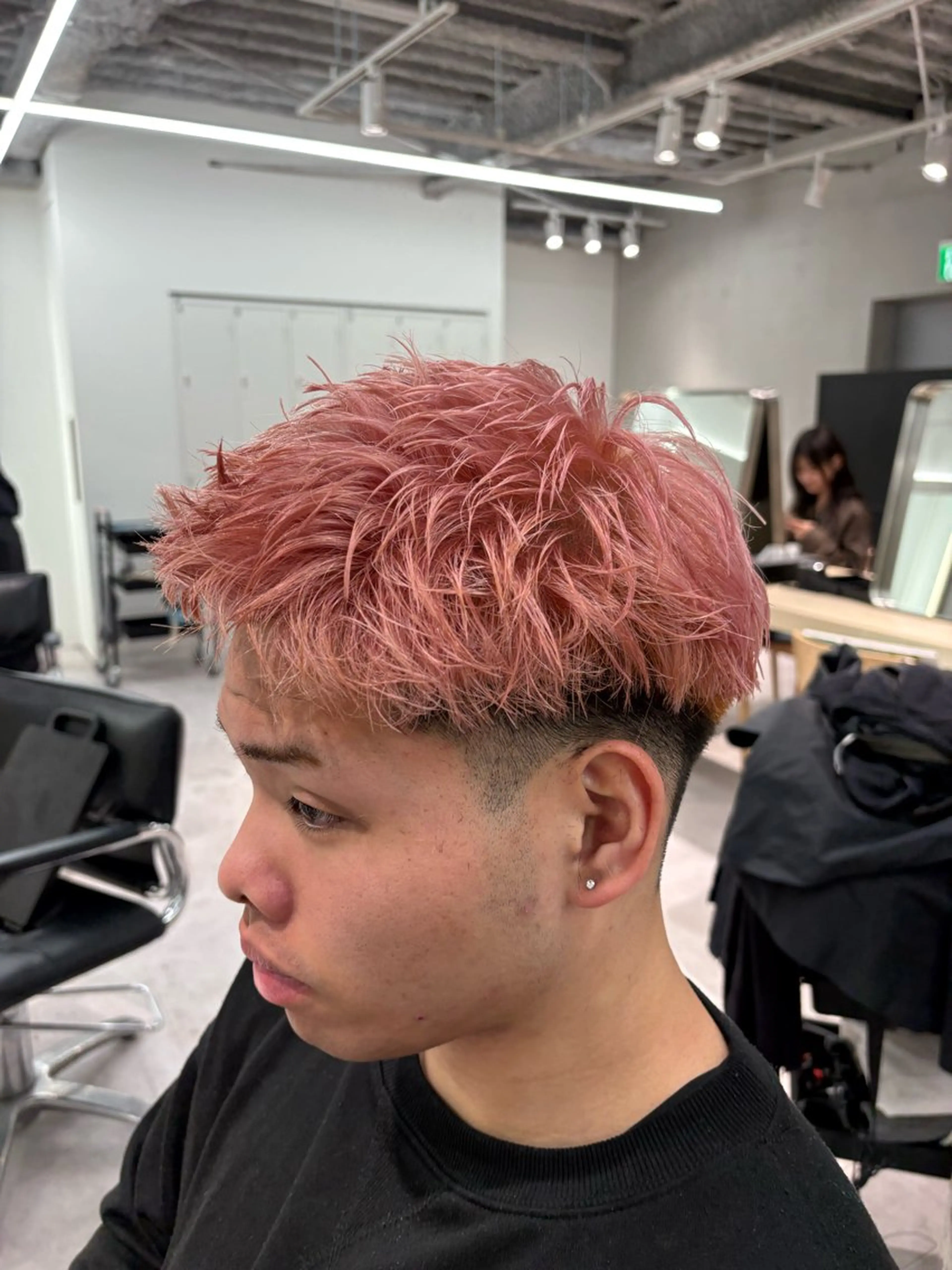 カラー メンズ メンズブリーチ ダウンパーマ フェードカット メンズ韓国風 メンズパーマ ヘアカラー トリートメント メンズカット松戸/韓 国/メンズパーマ航太のヘアスタイル