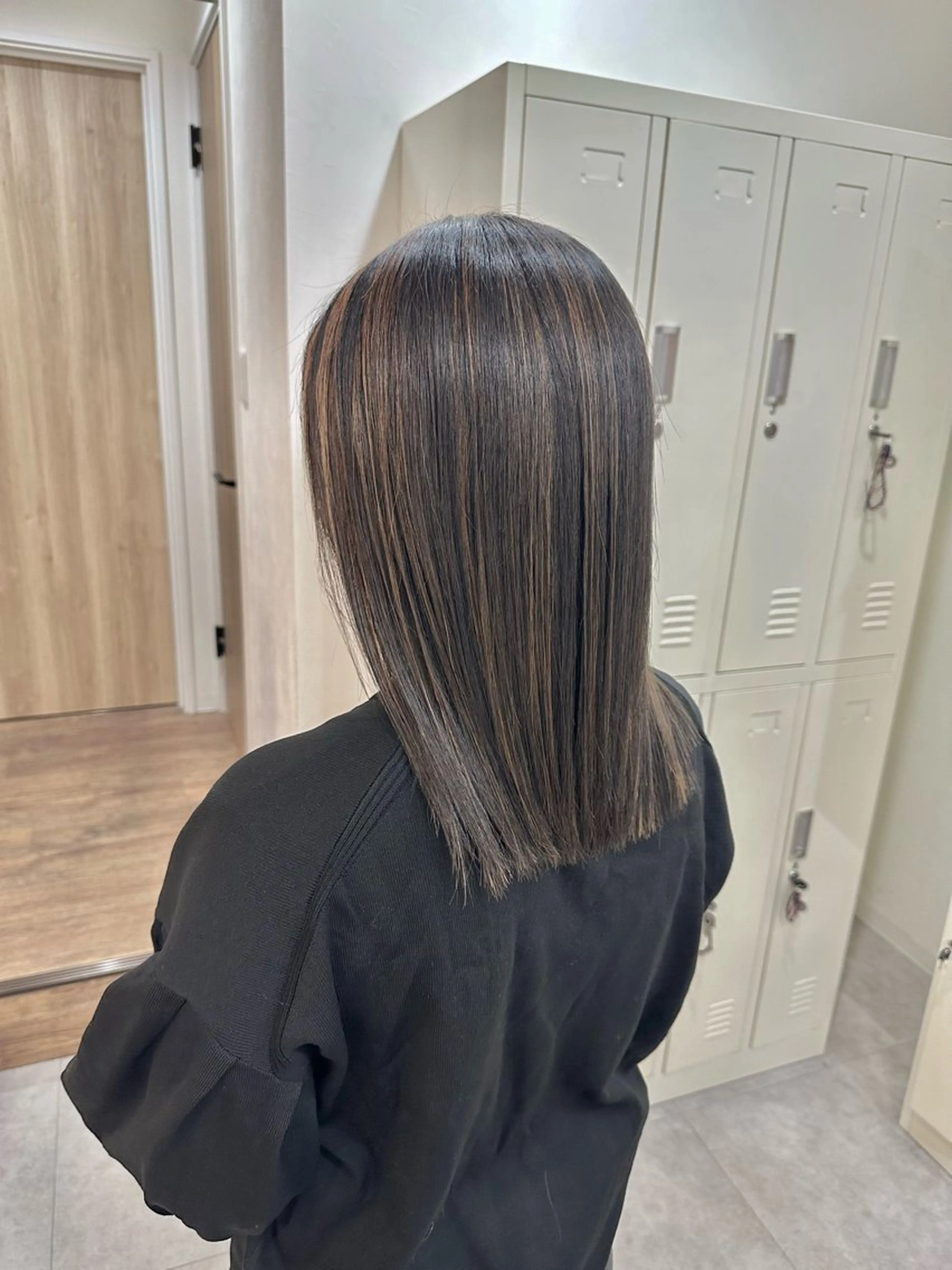 ミディアム カラー ハイライトカラー ハイライト カット ヘアカラー 白髪ぼかしハイライト レイヤー川口　元気のヘアスタイル