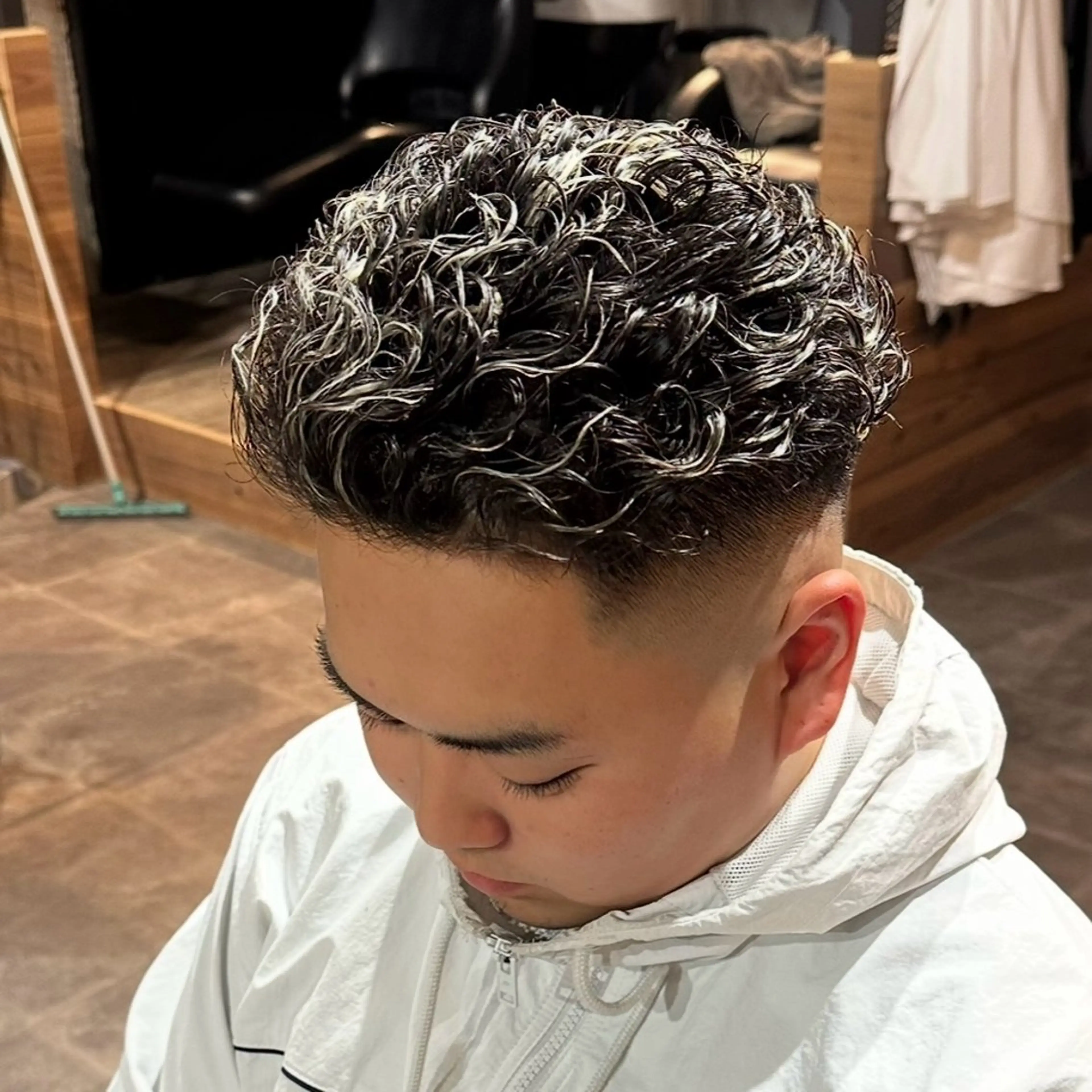 ショート パーマ メンズ 苗村 阿旺のヘアスタイル