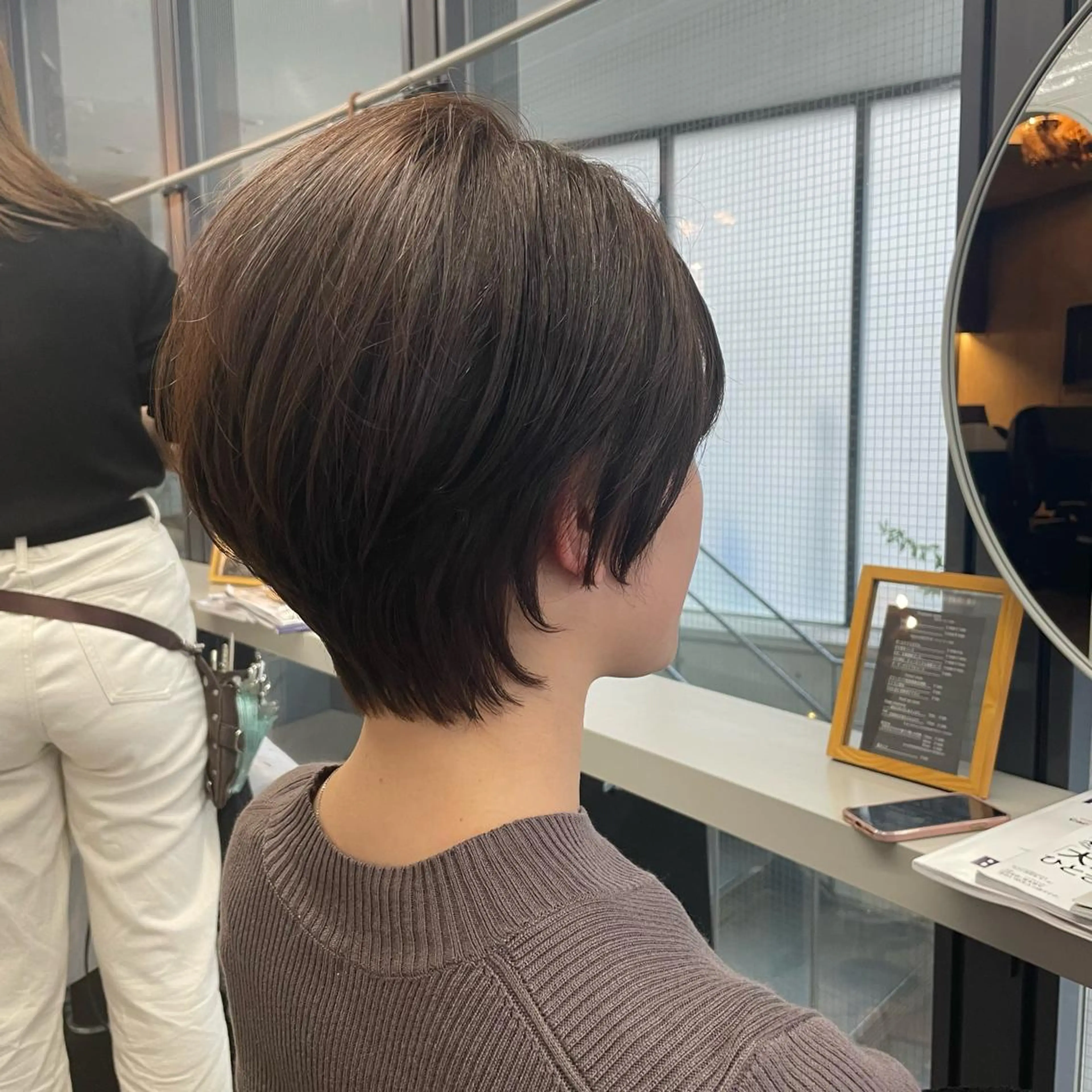 ショート カラー グレージュ ショートヘア やすだ しおりのヘアスタイル