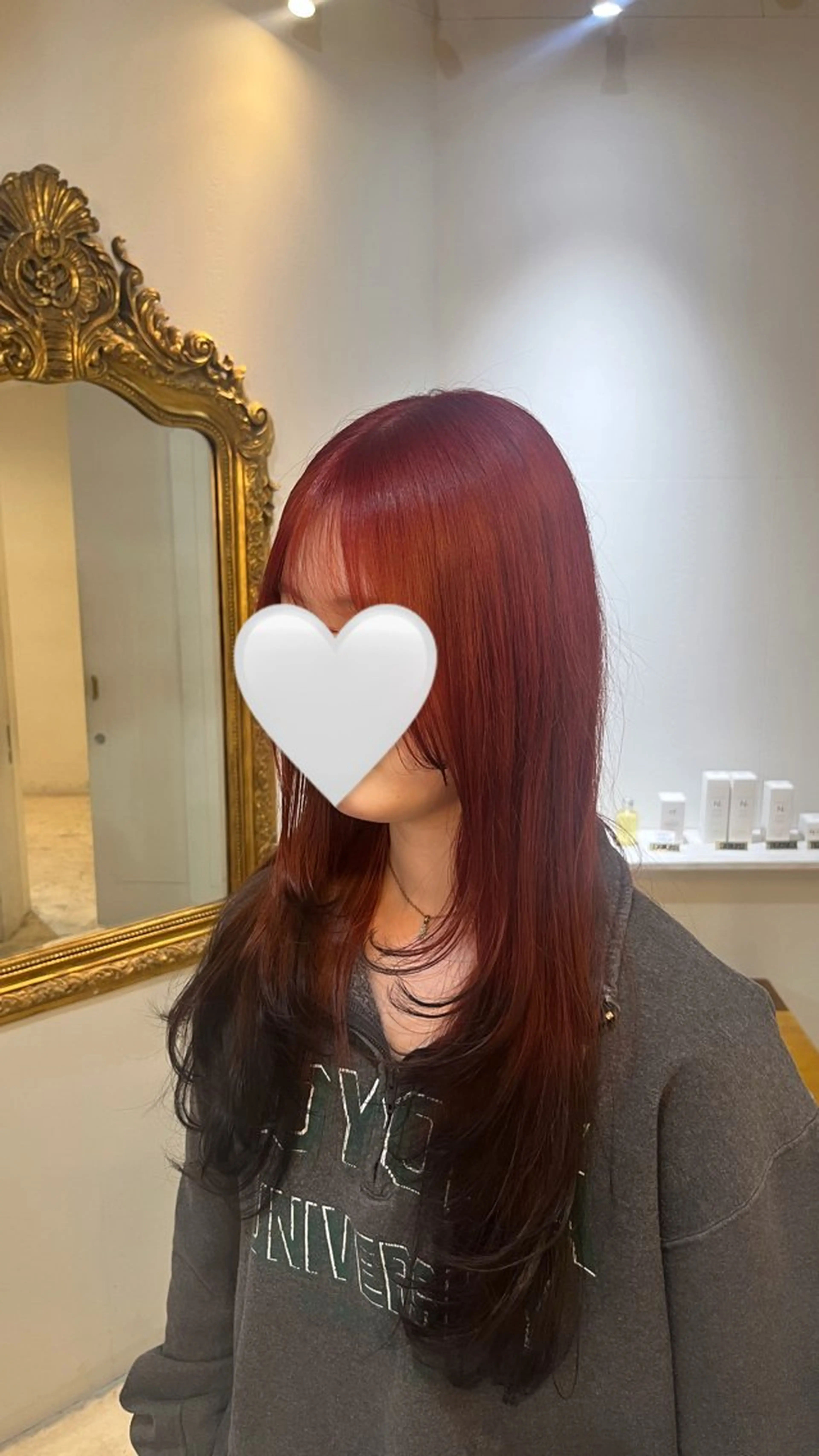 セミロング レイヤーカット ヘアカラー 🩶ハイトーン🖤 URARAのヘアスタイル