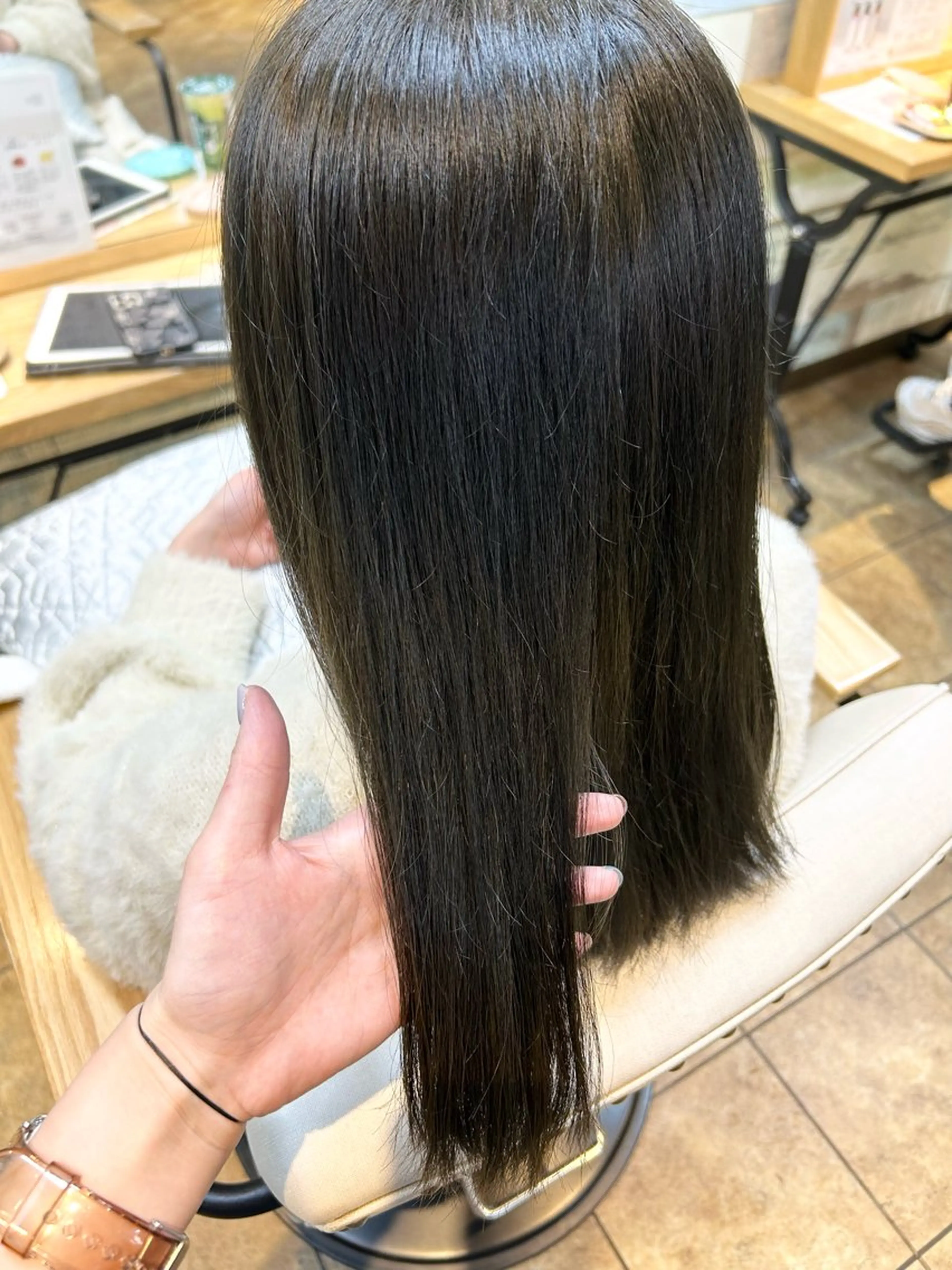 セミロング カラー オリーブカラー 🎀ブリーチなし カラーyui🎀のヘアスタイル