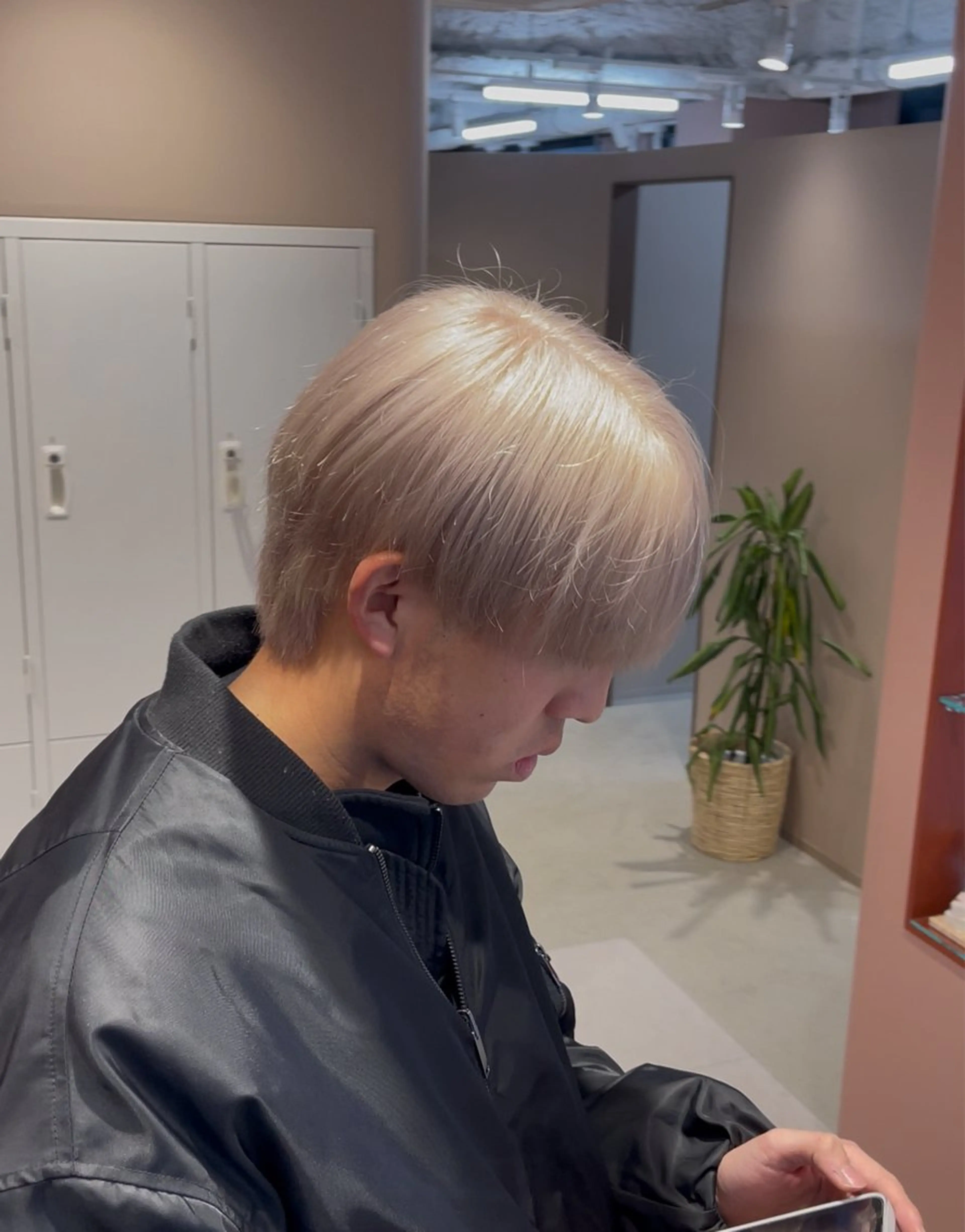 カラー ベージュカラー ブリーチ ミルクティーベージュ カット ヘアカラー メンズ特化🔥 /ハルトのヘアスタイル