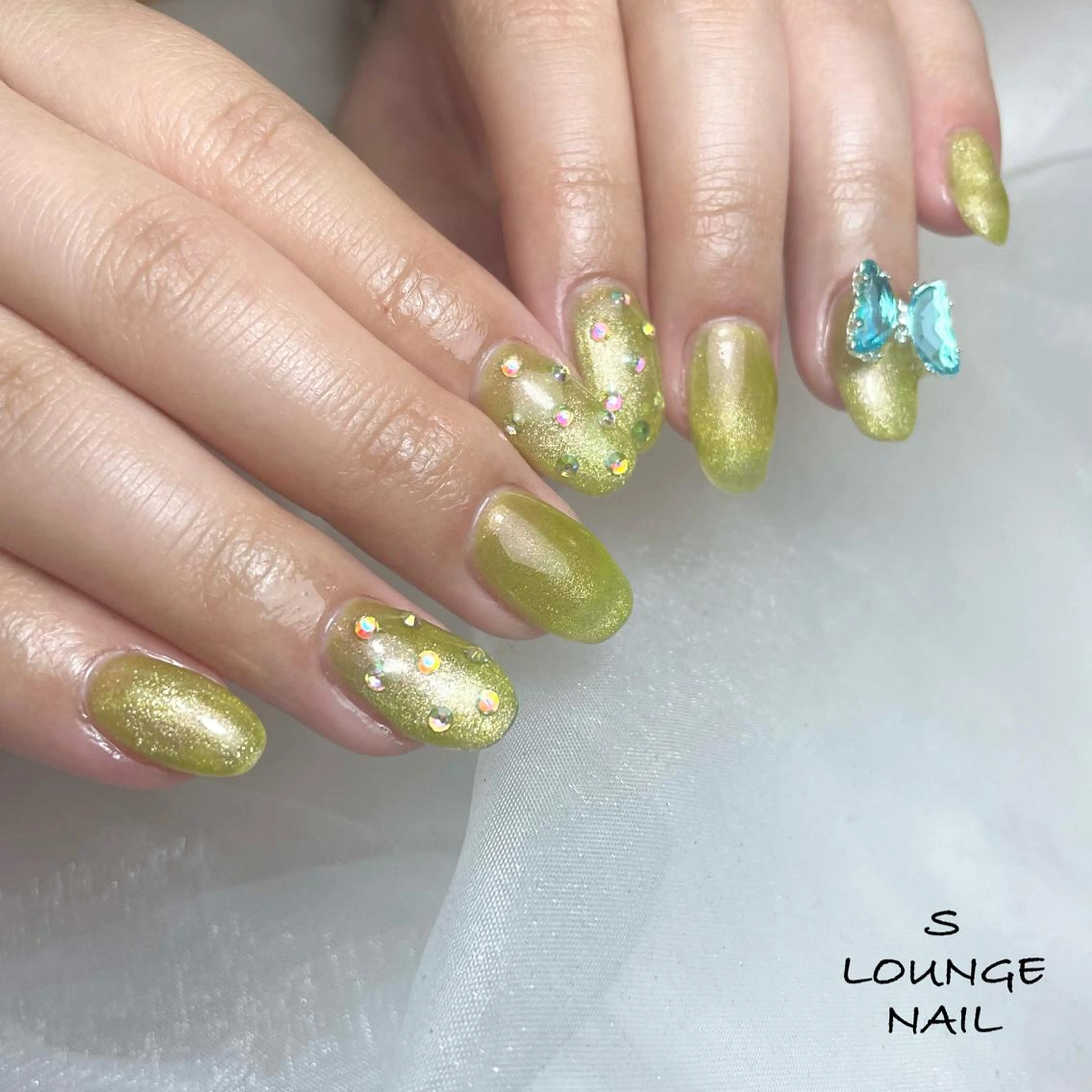 ネイル マグネットネイル ピスタチオネイル ハンドネイル フットネイル S LOUNGE NAIL所属・パーツたくさん🍓 SUMIのネイルデザイン