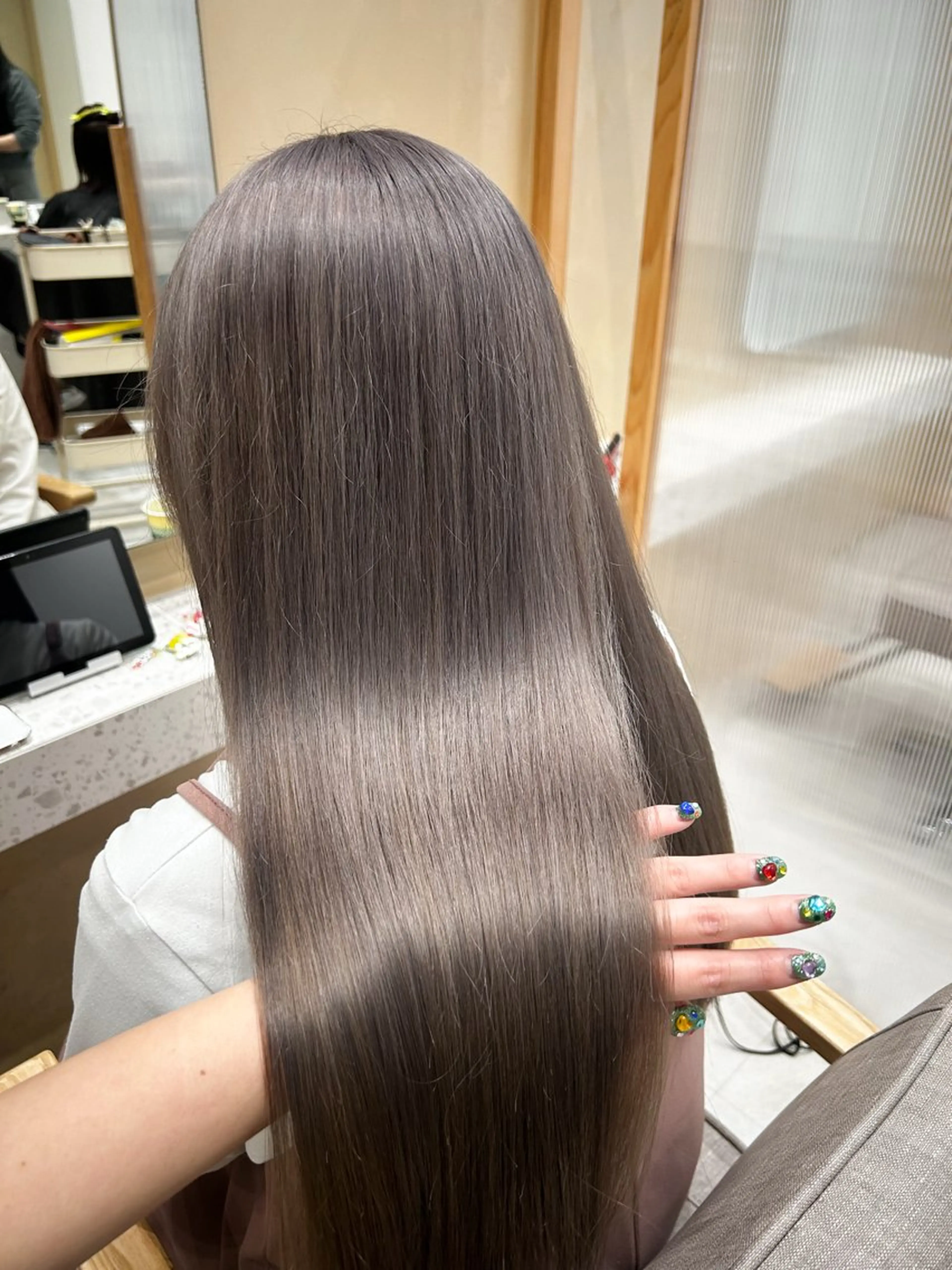 ロング カラー ブリーチ グレージュ ハイトーンカラー ハイトーングレージュ ヘアカラー トリートメント メンズ特化美容師👾 チカのヘアスタイル