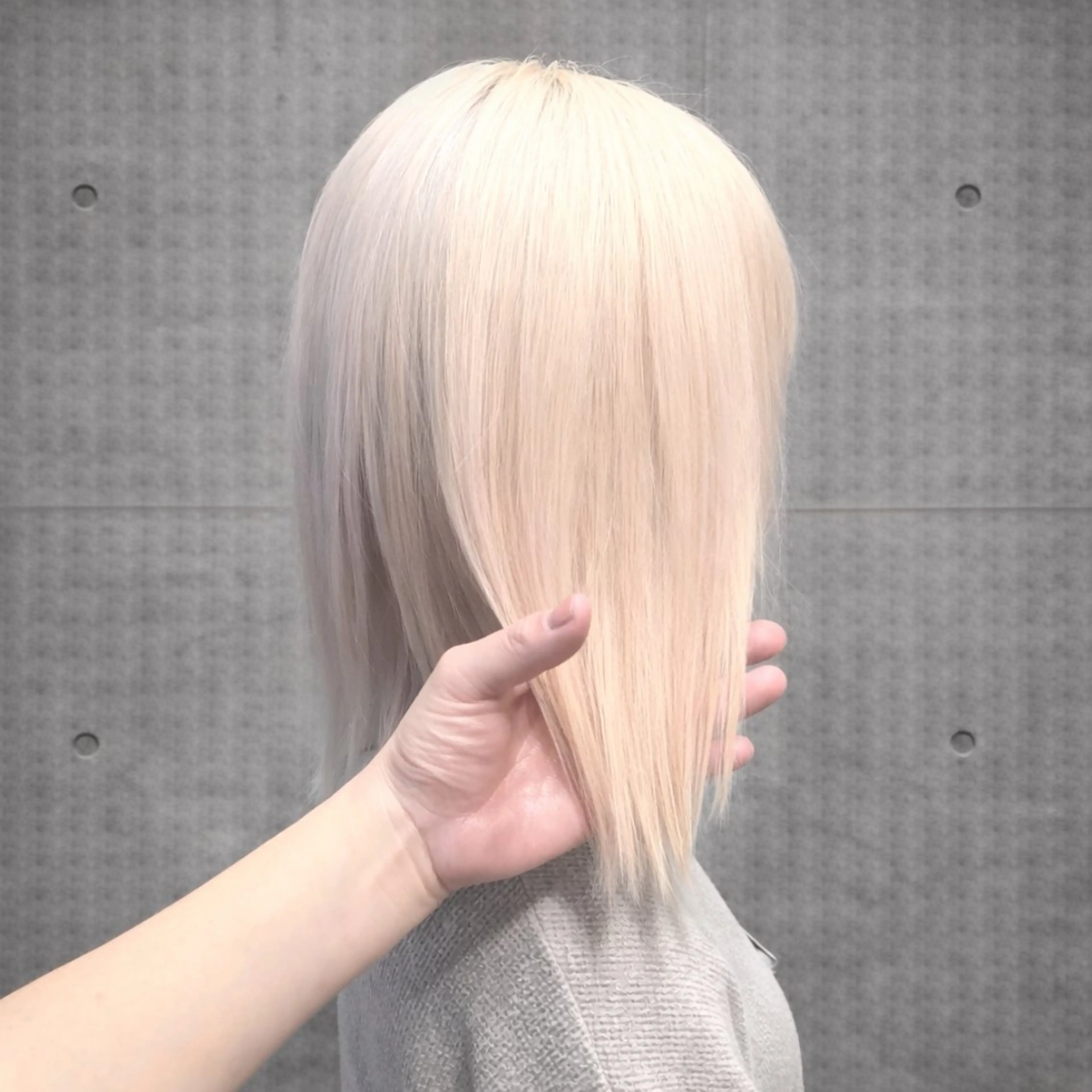 ミディアム カラー ブリーチ ブロンド ケアブリーチ ハイトーンカラー ホワイトブロンド ヘアカラー ✨ブリーチ支持No1 複雑履歴修正/舘岡のその他イメージ