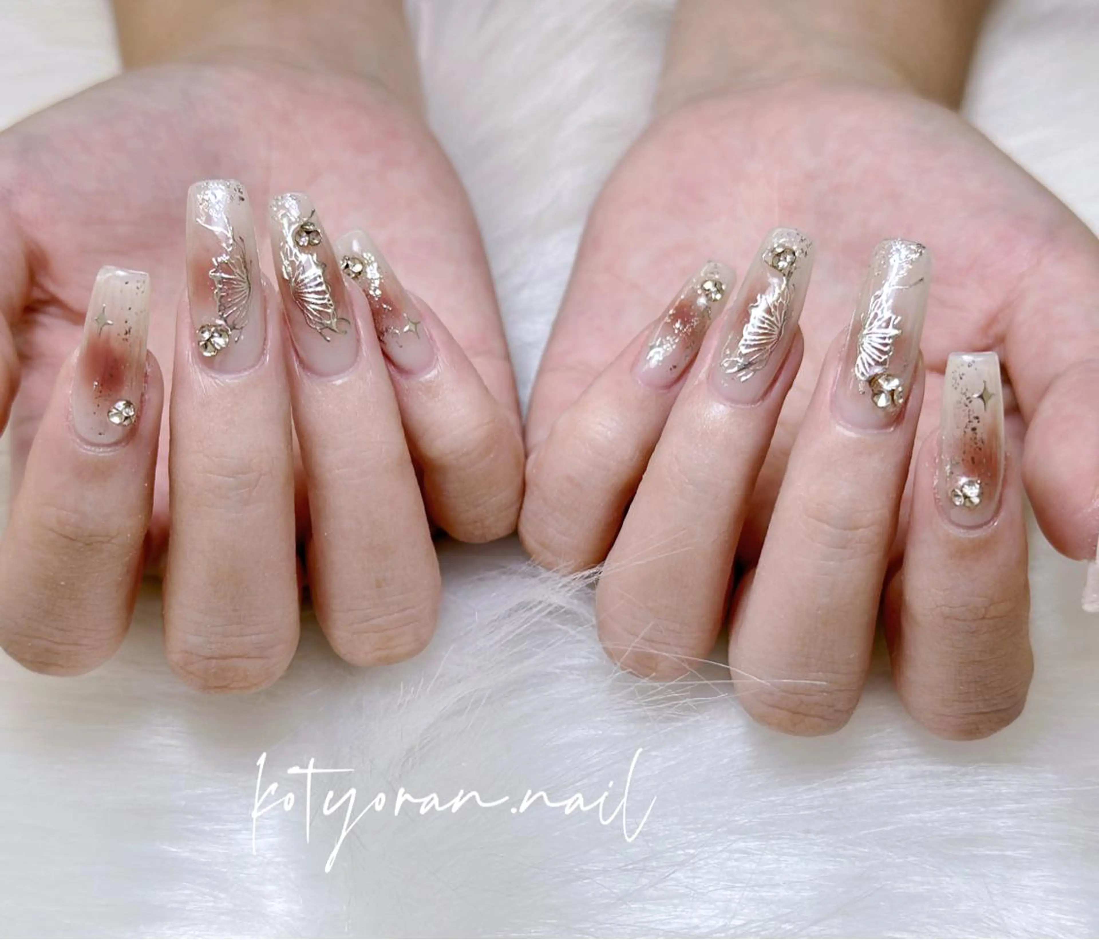 ネイル Mona【パラジェル ・長さ出し専門店】のネイルデザイン