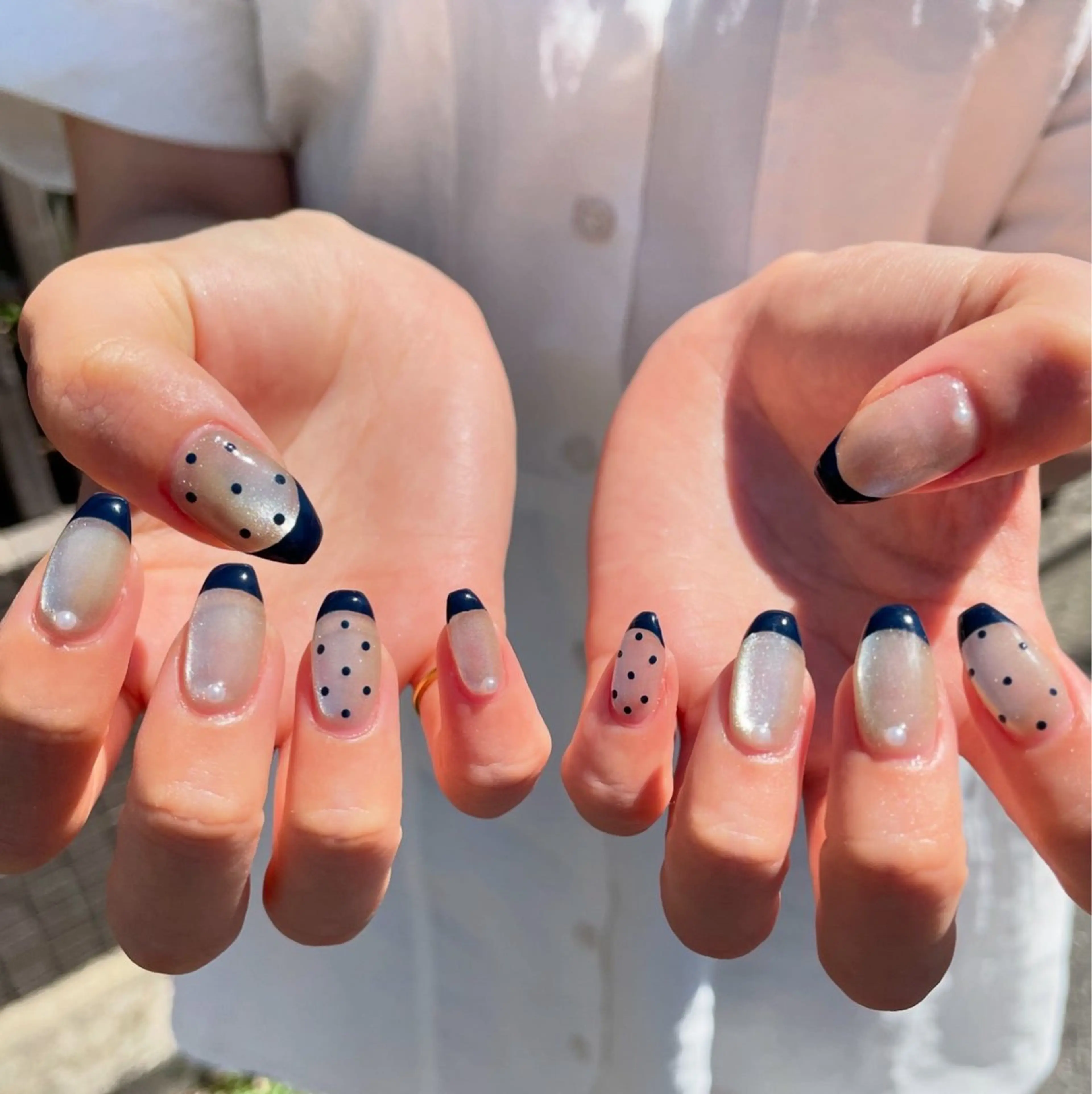 ネイル ドット フレンチネイル キラキラネイル マグネットネイル マグネットフレンチ ハンドネイル ハンドケア 🎀NAIL🎀 AI🪄︎︎◝✩のネイルデザイン